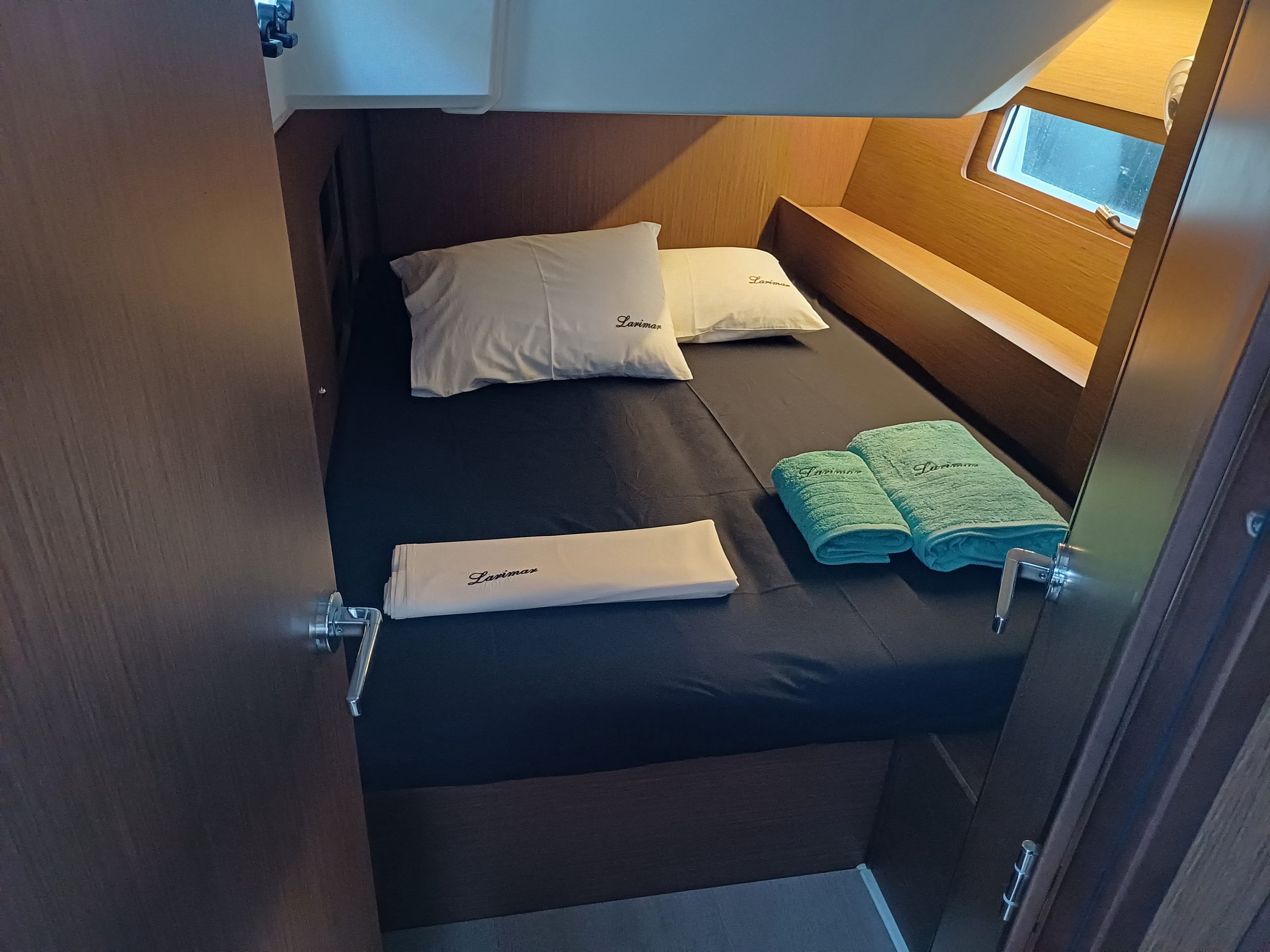 LaRiMaR - Sailboat in Nikiana