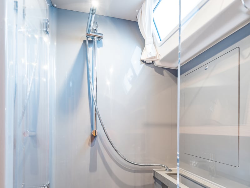 Axis Mundi A/C-GEN-SOLAR-ELEC.WC - Yelkenli içinde Alimos