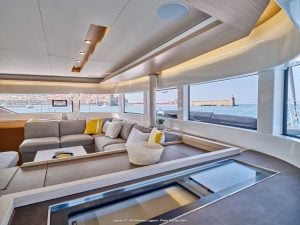 CORALI - Katamaran içinde Alimos