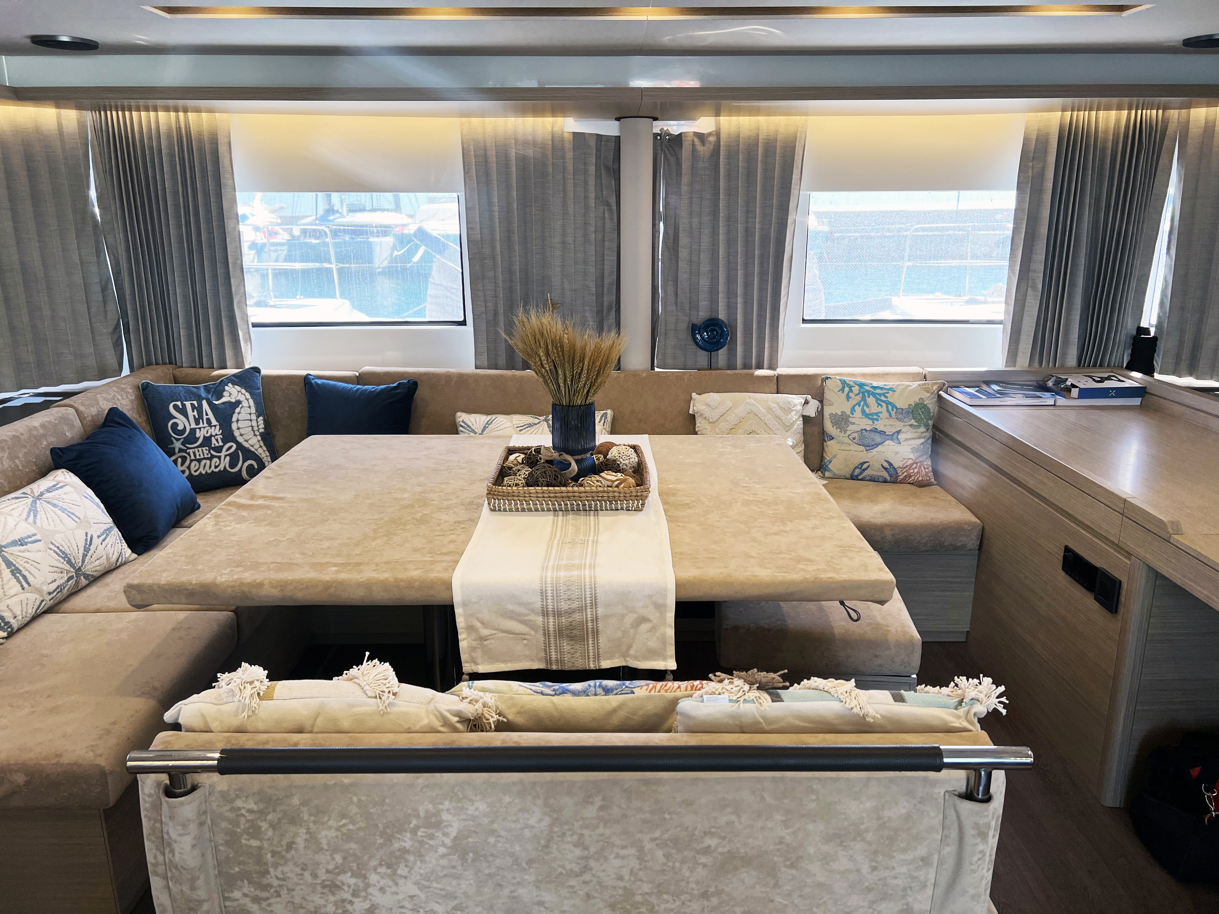 SPRING_ - Katamaran içinde Alimos