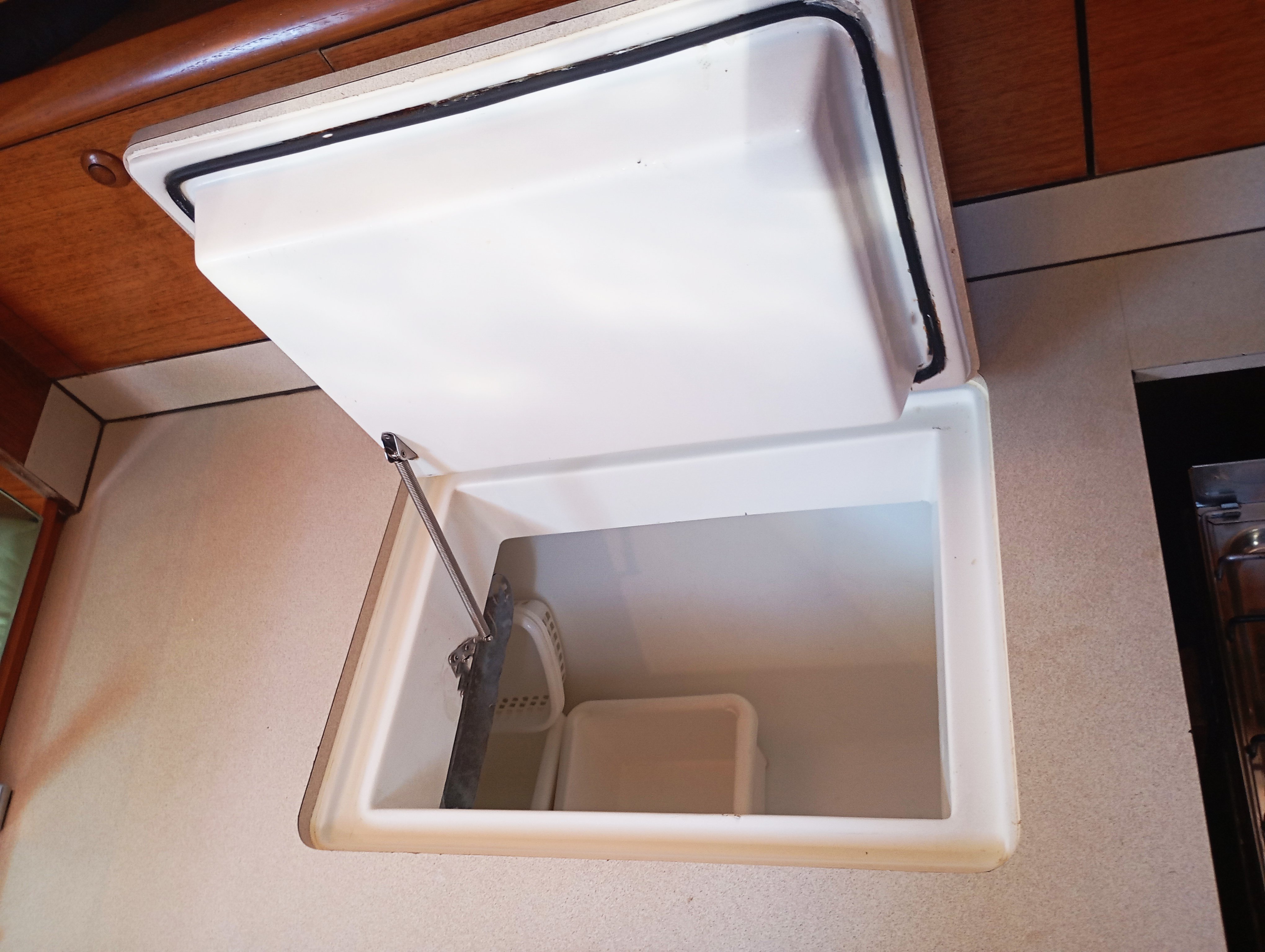 ALKI - Yelkenli içinde Nikiana