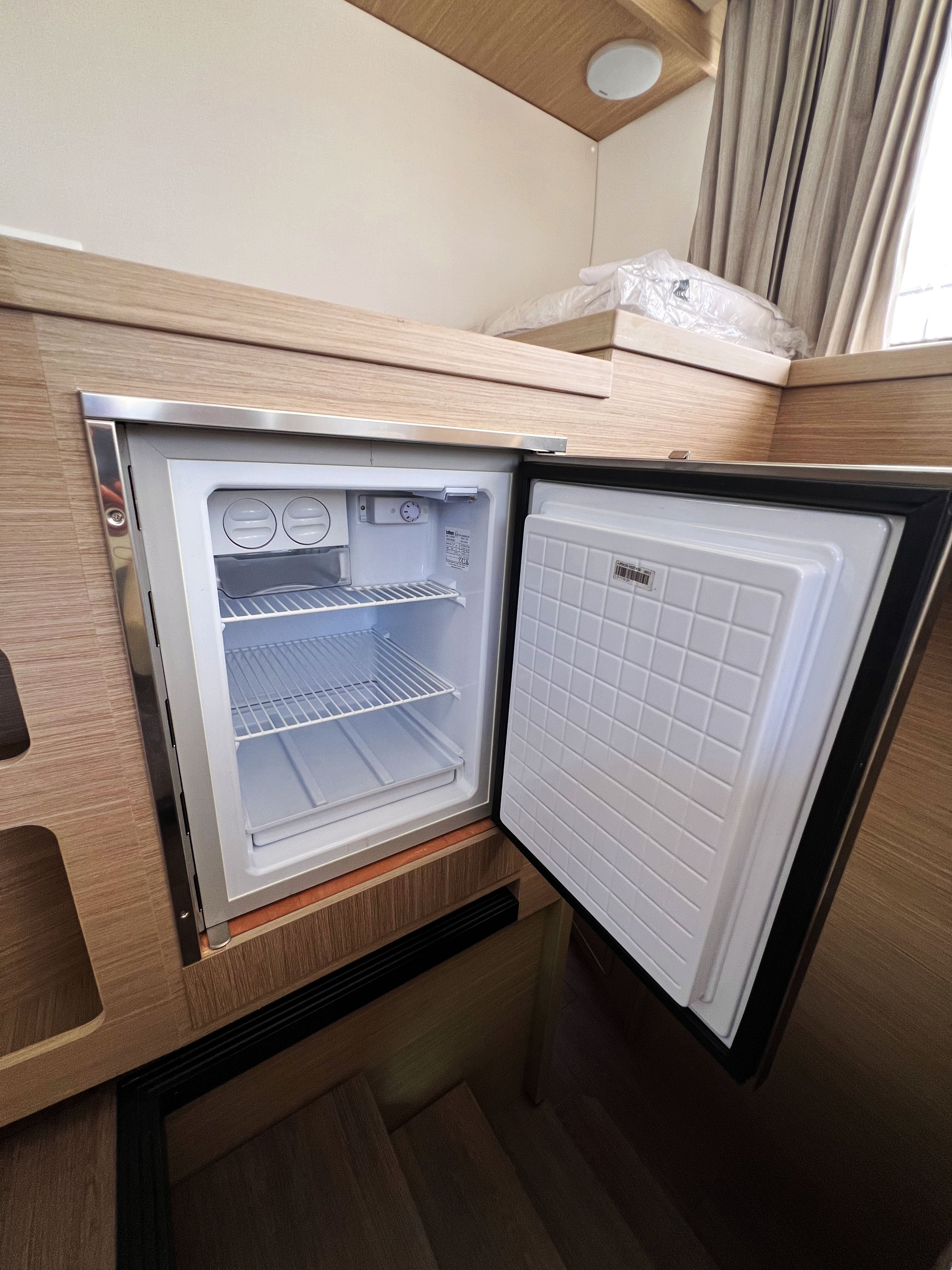 AMARYLLIS - Katamaran içinde Alimos