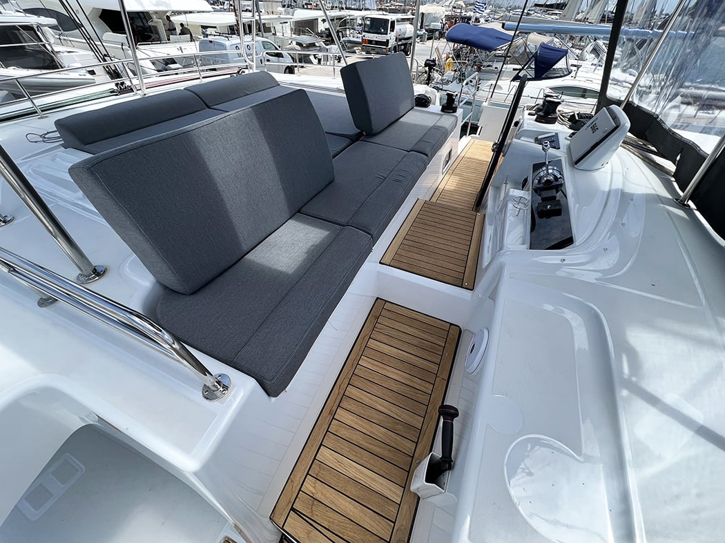 MPLE (air condition, generator, water maker) - Katamaran içinde Alimos