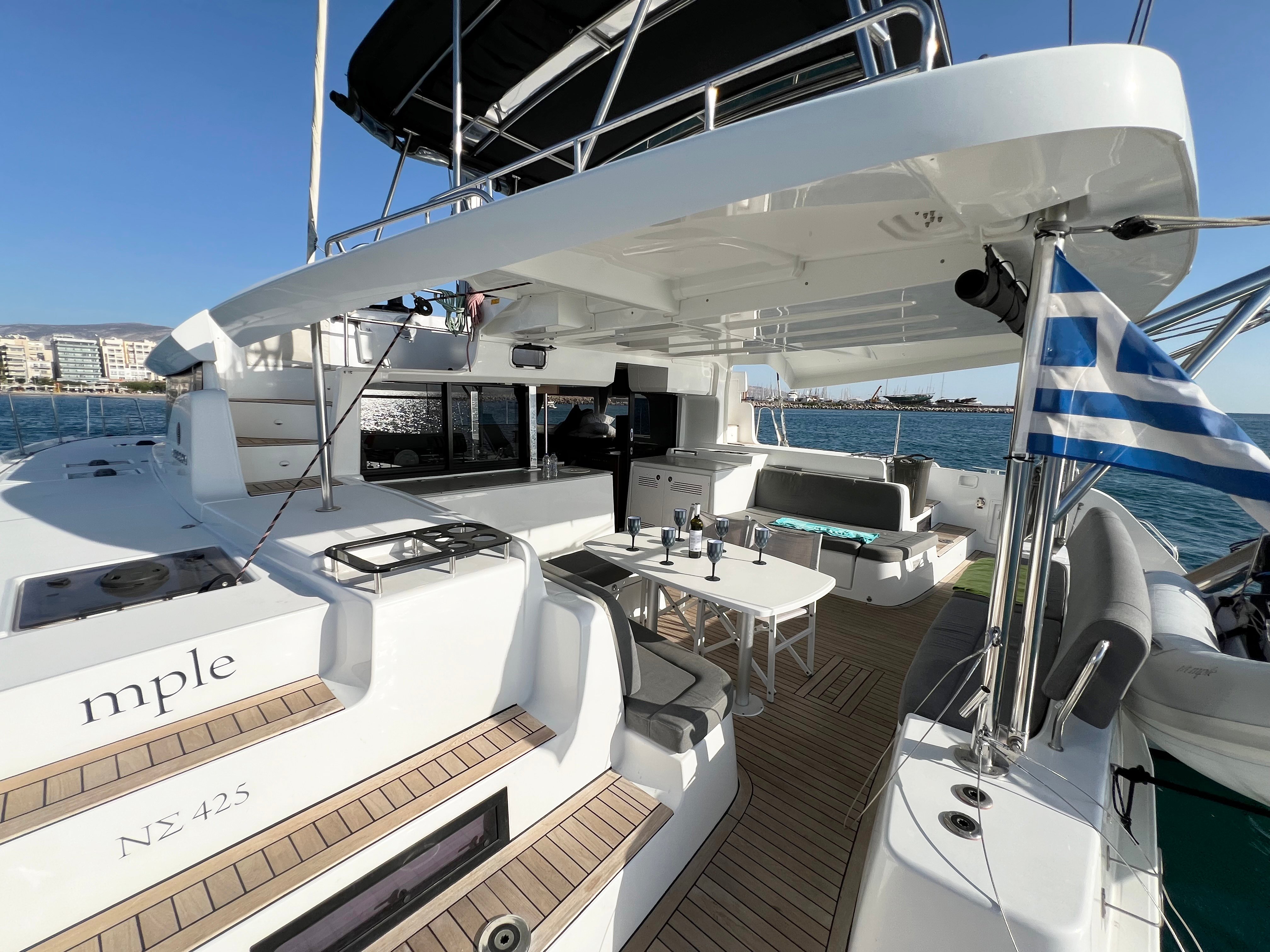 MPLE (air condition, generator, water maker) - Katamaran içinde Alimos