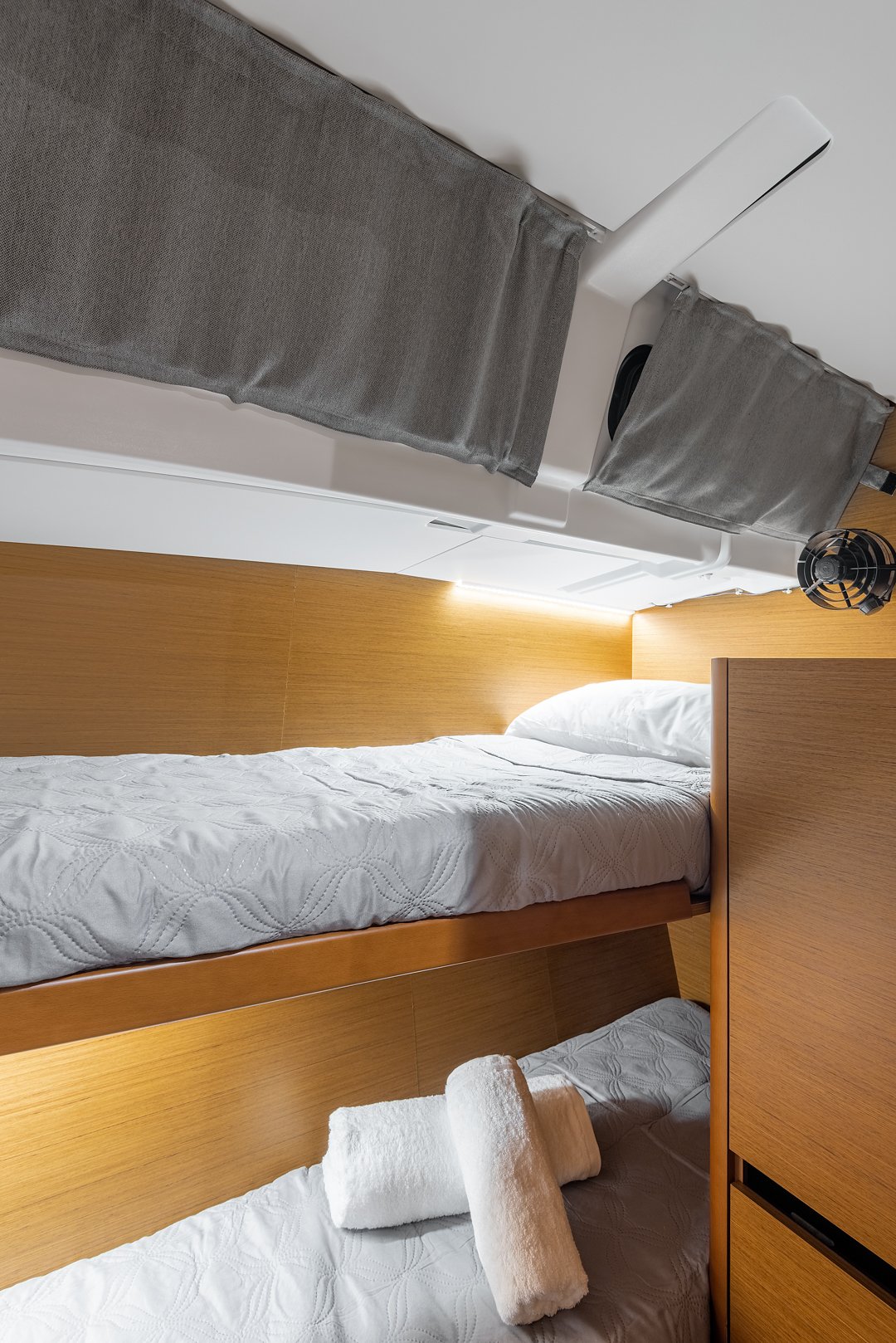 NOTUS - Yelkenli içinde Alimos