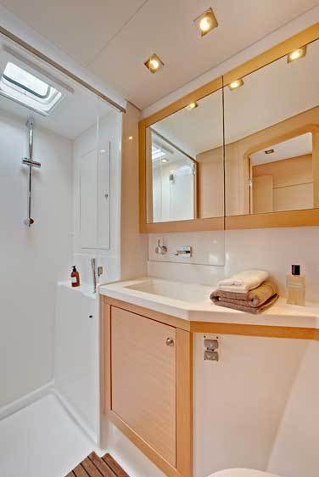 AMELIA (A/C, Generator, Watermaker) - Katamaran içinde Alimos