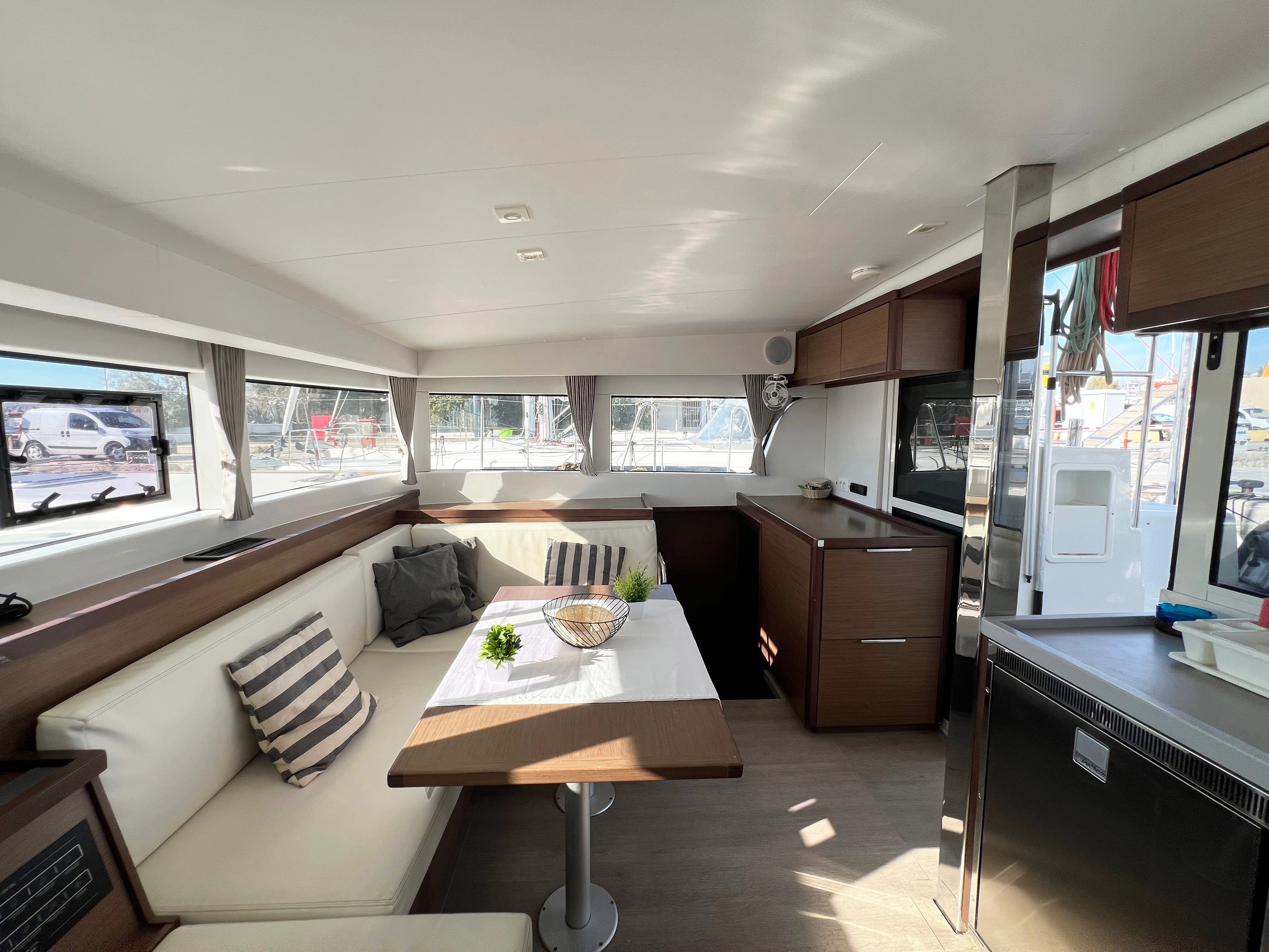 BELLA MARE - Katamaran içinde Alimos