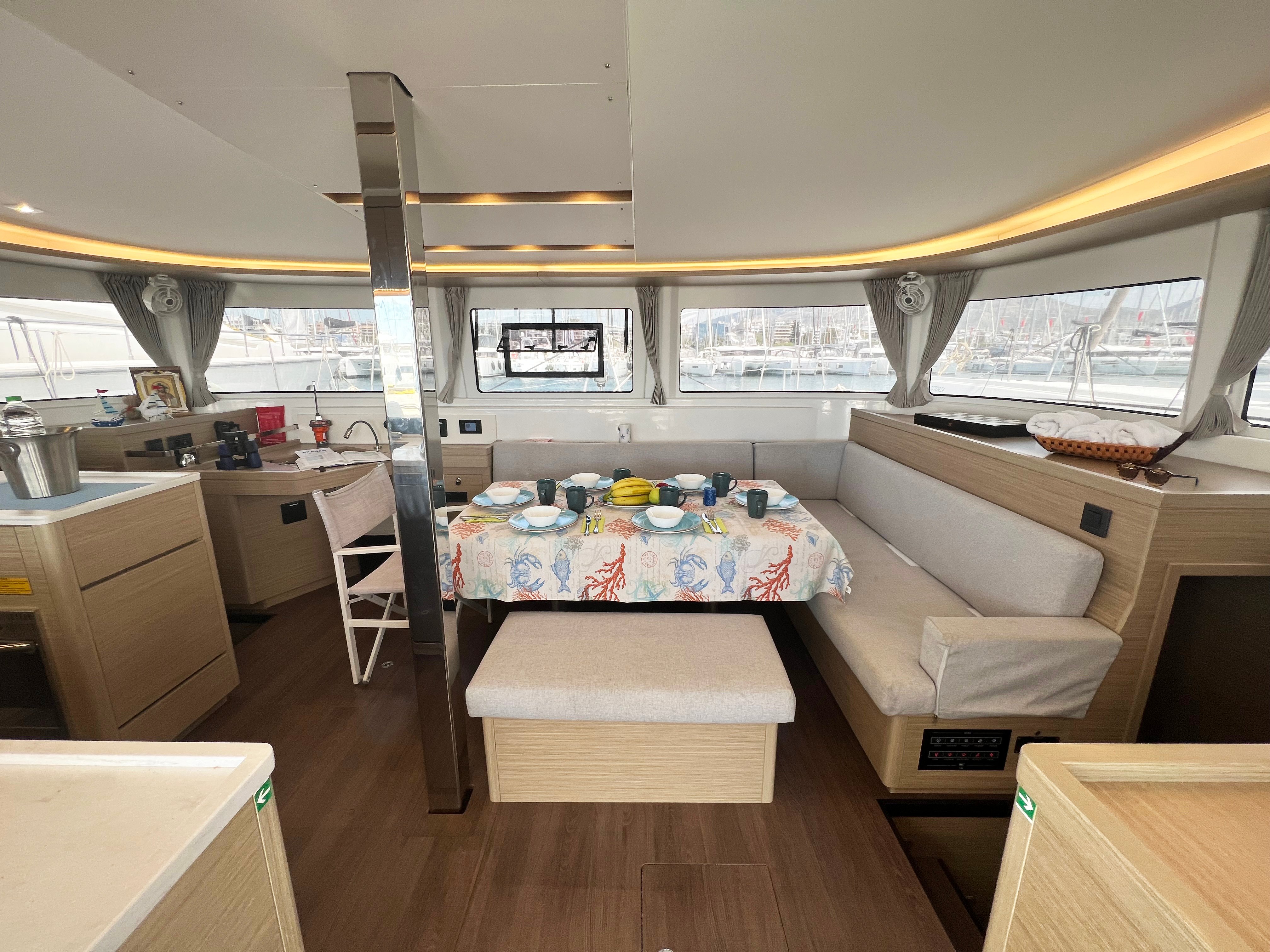 MOONDANCE - Katamaran içinde Alimos