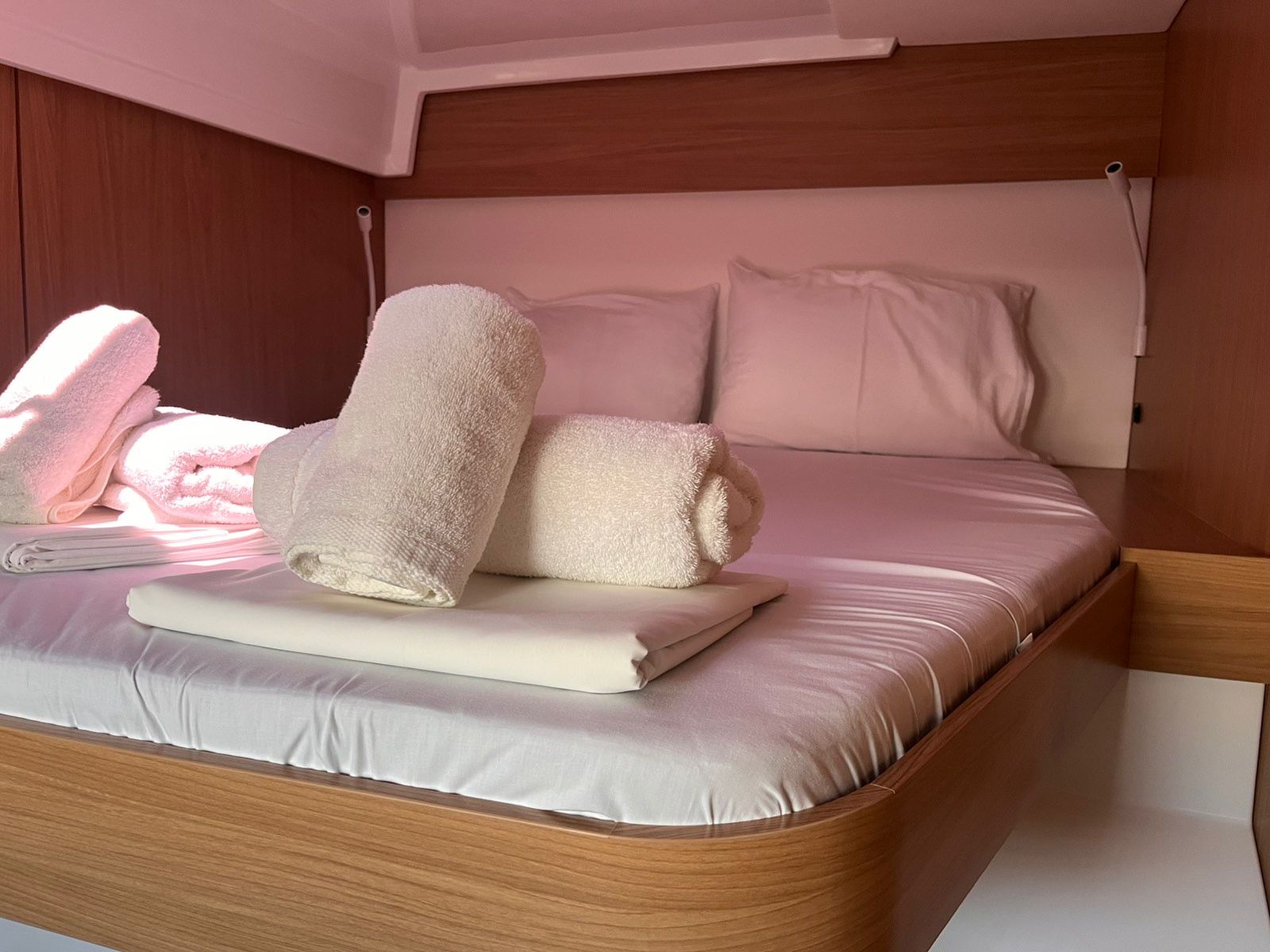 Wiseas - Catamaran in Volos