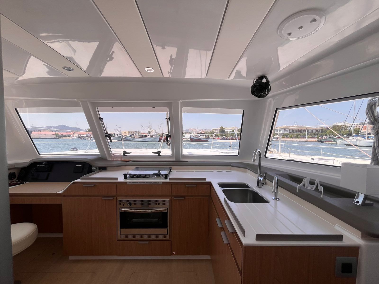 Wiseas - Catamaran in Volos