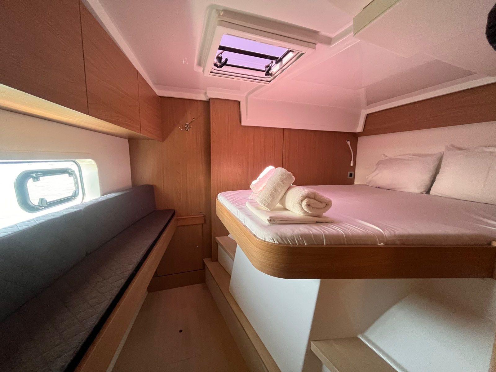 Wiseas - Catamaran in Volos