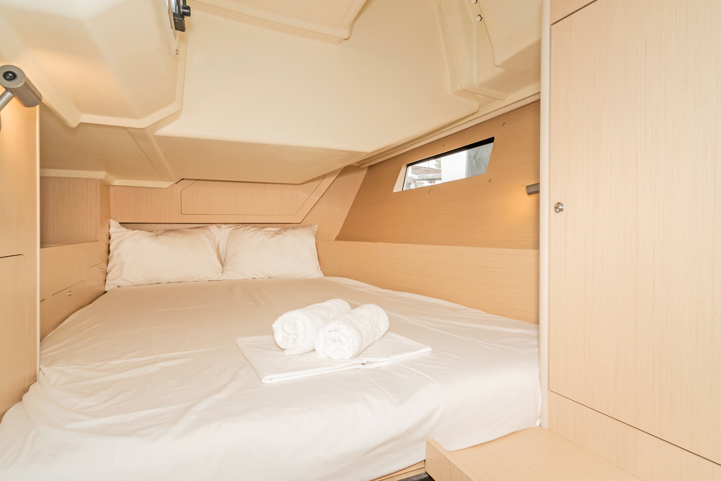 Silver Eintzel - Sailboat in Alimos