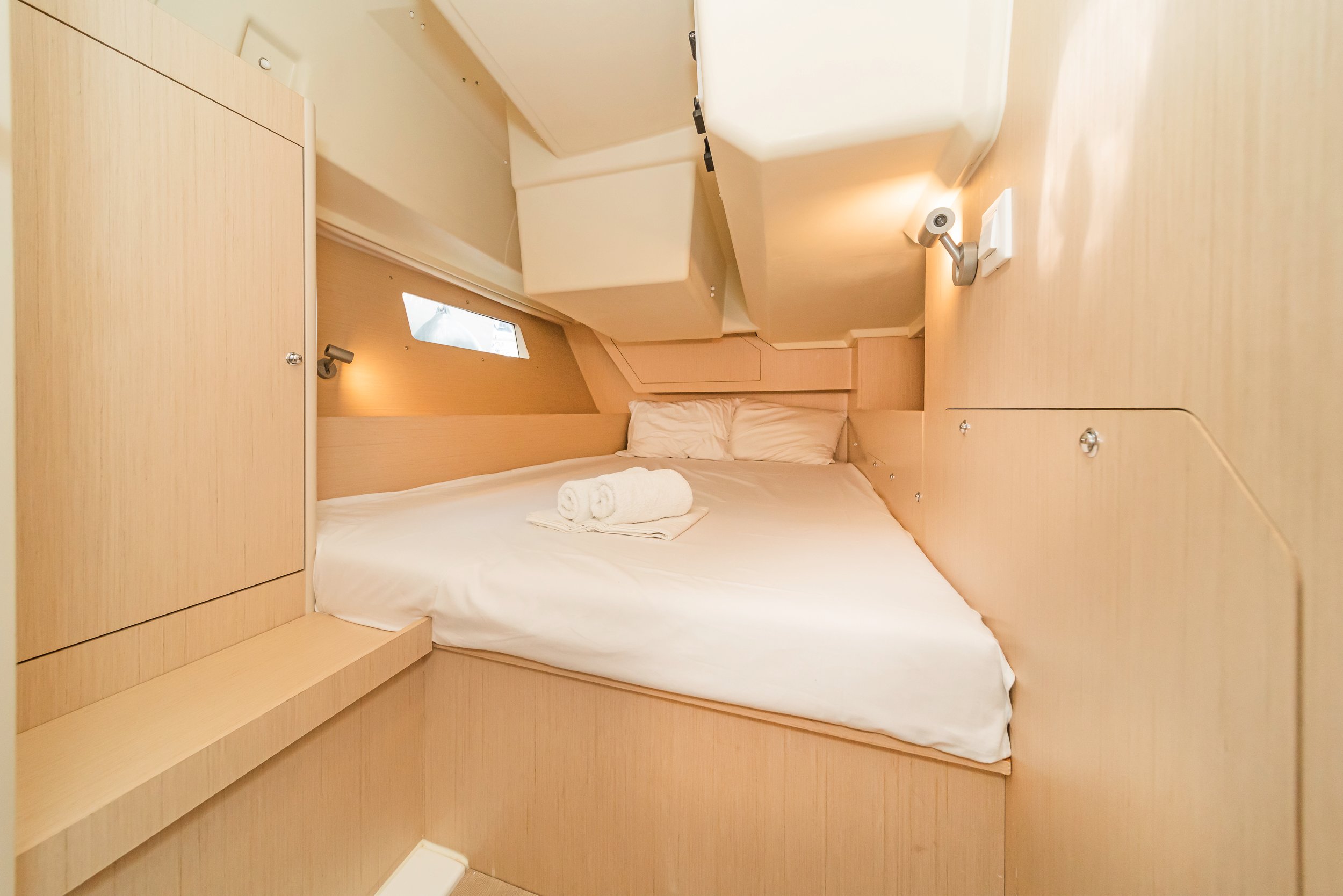 Silver Eintzel - Sailboat in Alimos