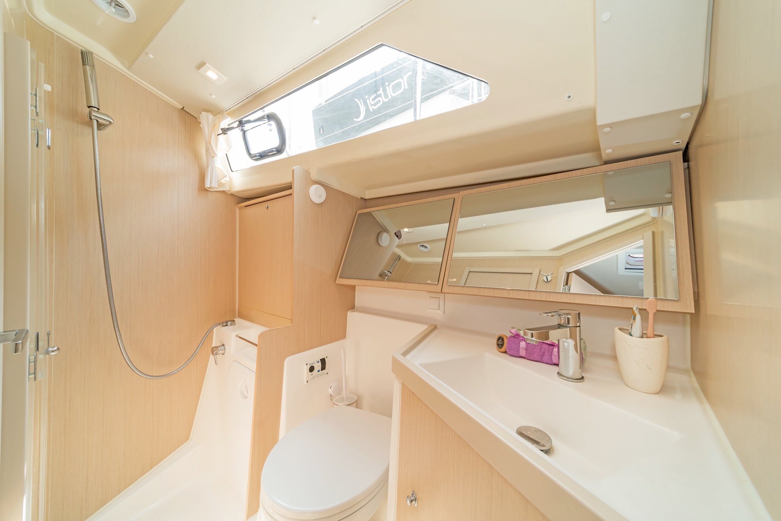 Silver Eintzel - Sailboat in Alimos