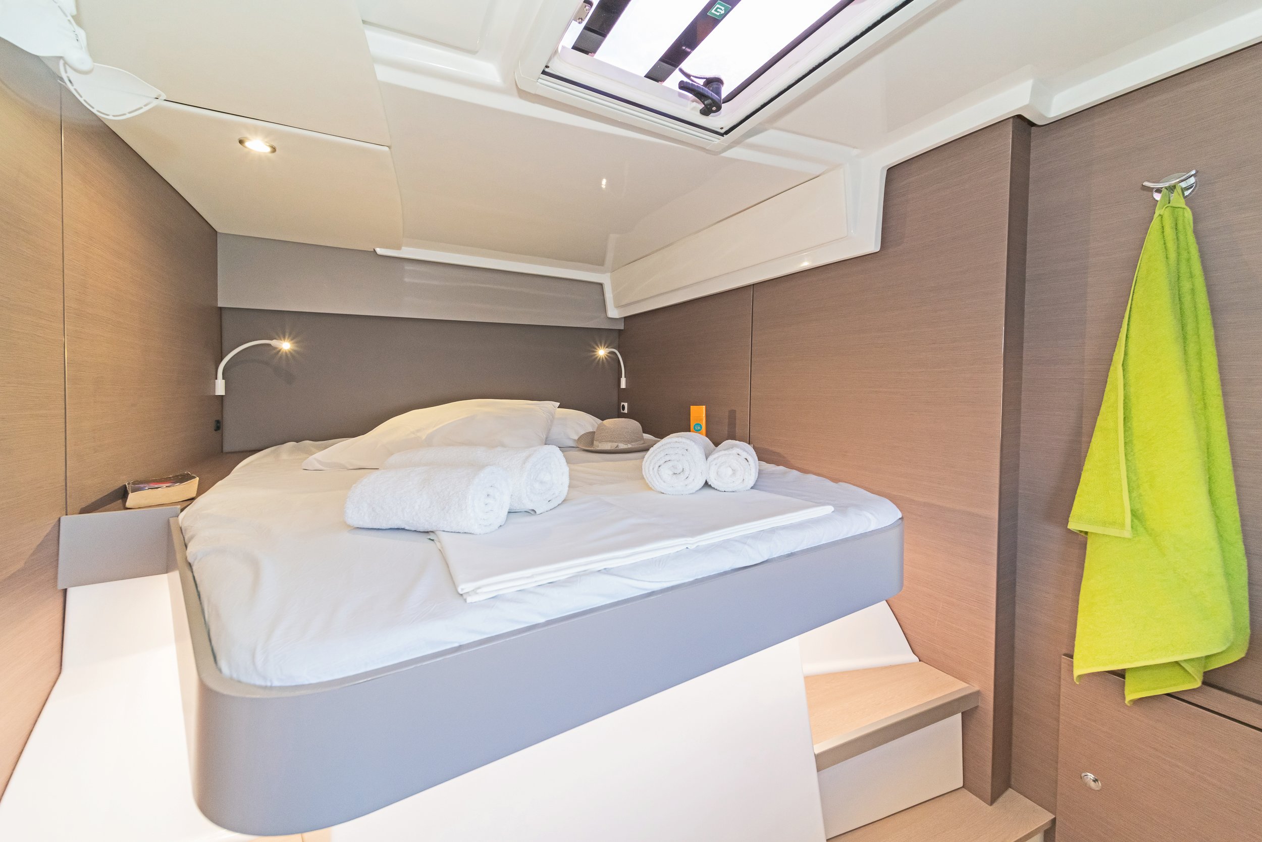 Duende - Catamaran in Alimos