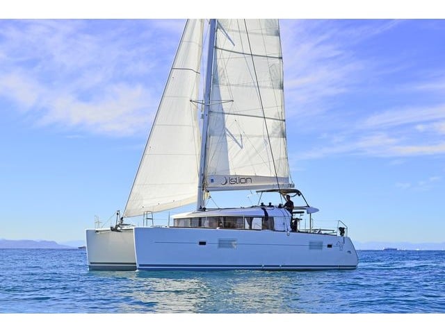 Callisto L400 - Catamaran in Lavrio