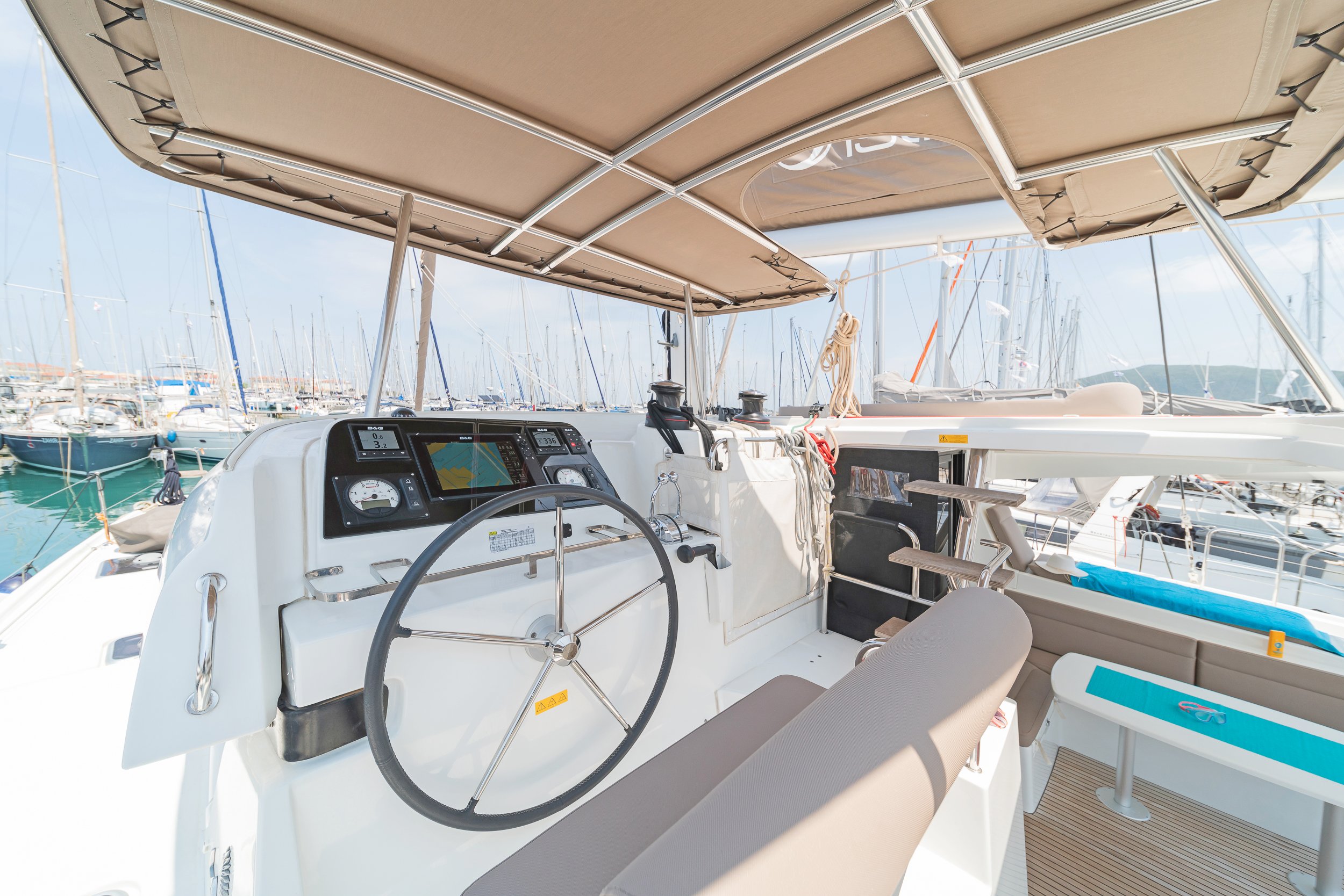 White Waves - Catamaran in Lefkada