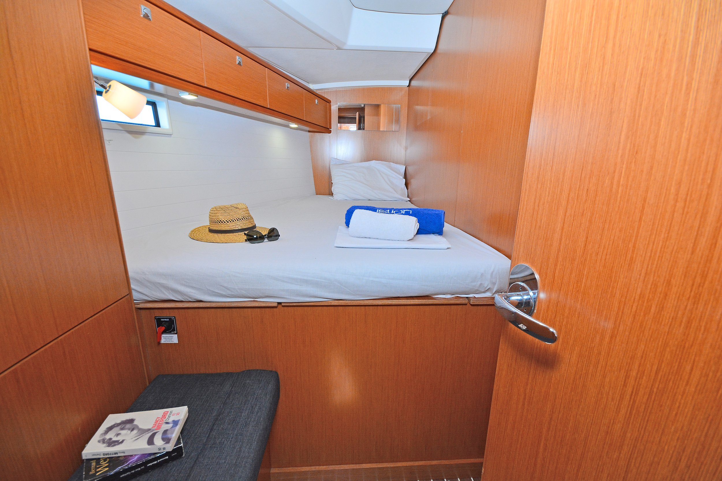 Artemis - Sailboat in Alimos