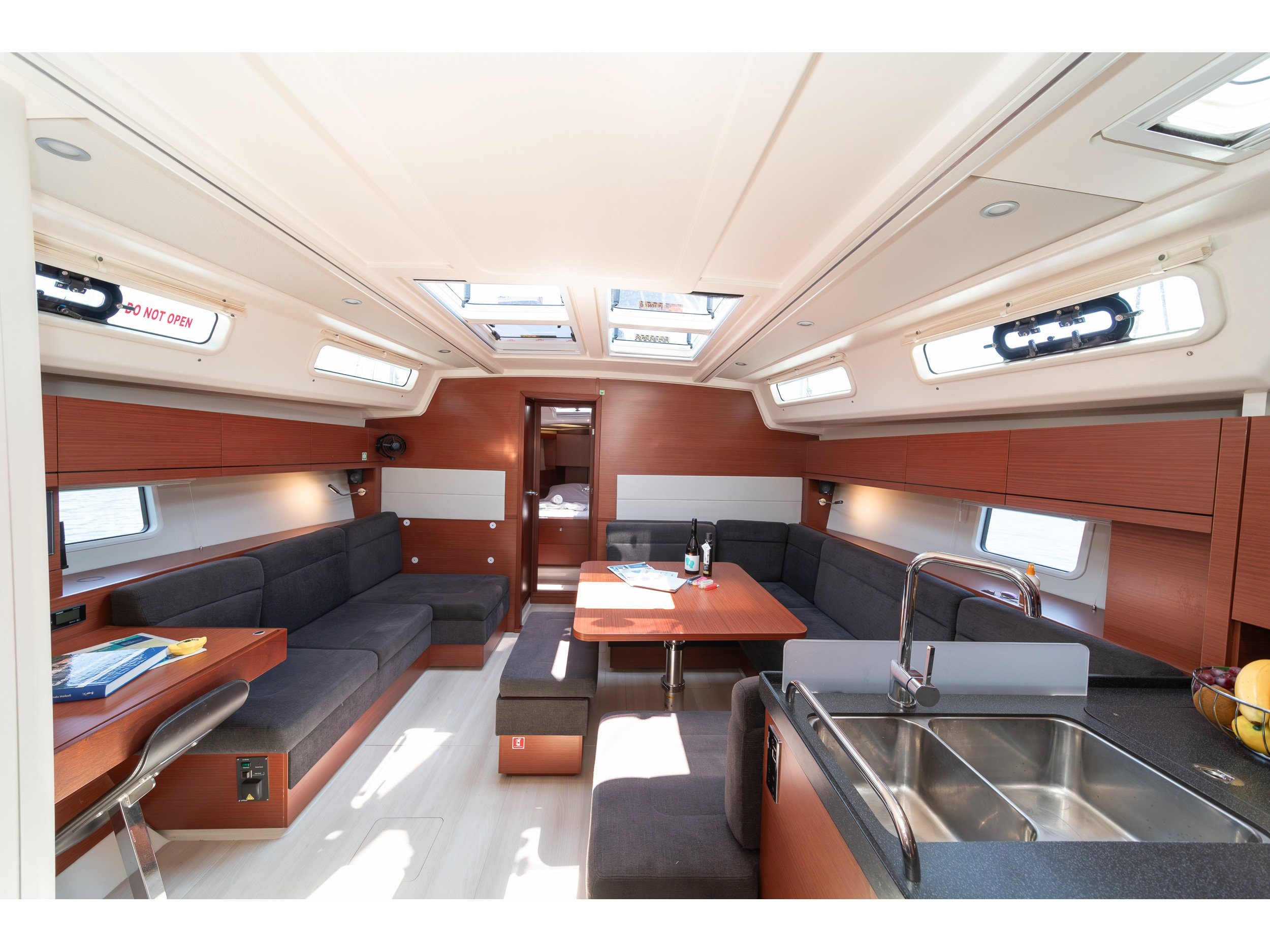 Kiveli - Sailboat in Kontokali