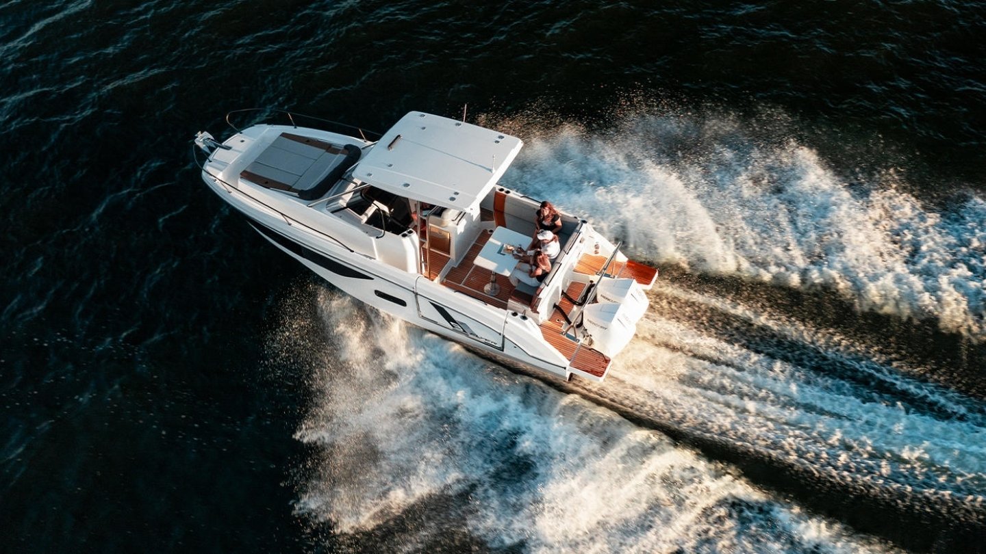 Beneteau 9 - Motor Yacht in Punat