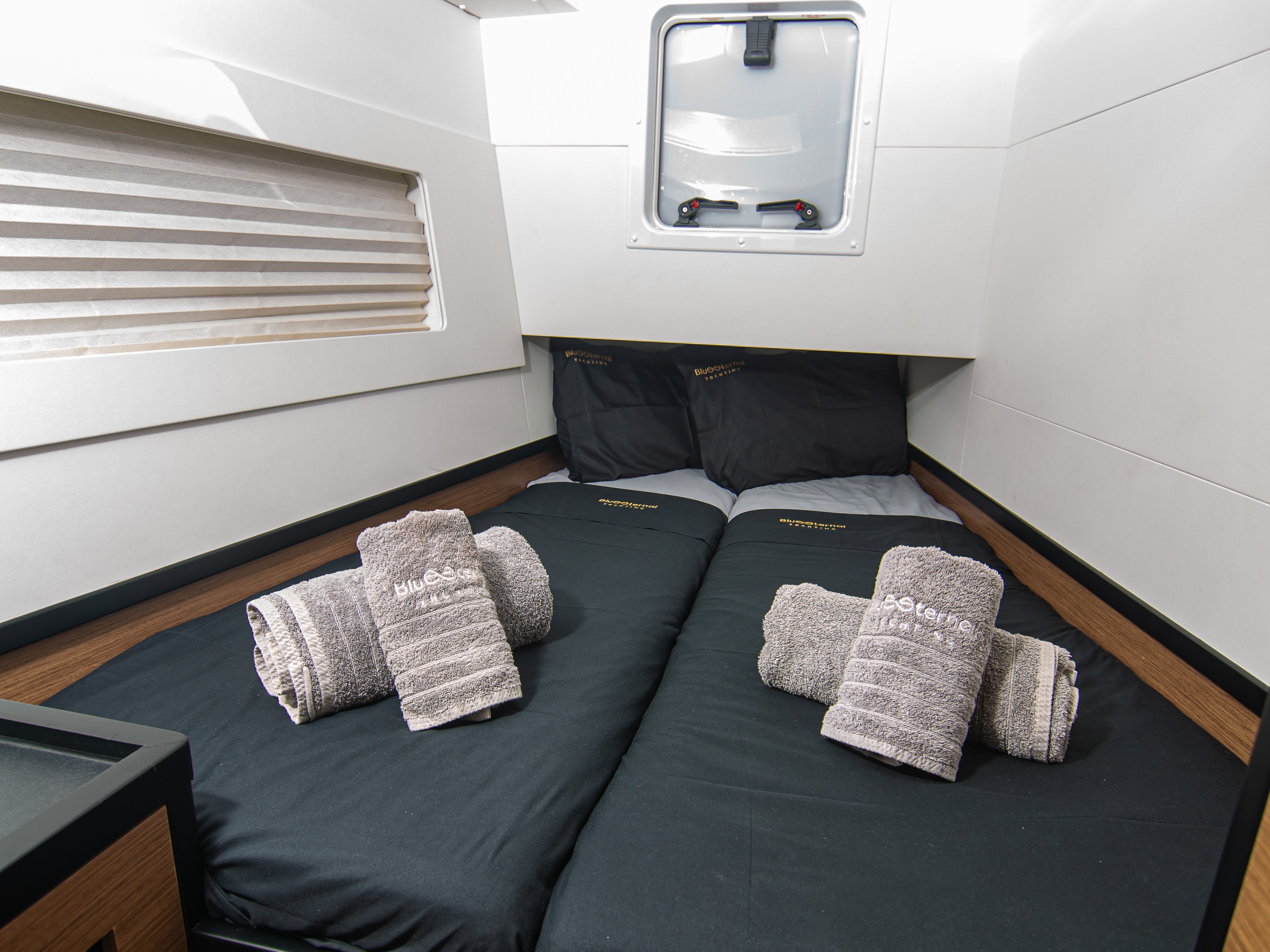 Sol Invictus VIP-equipped - Katamaran içinde Preveza