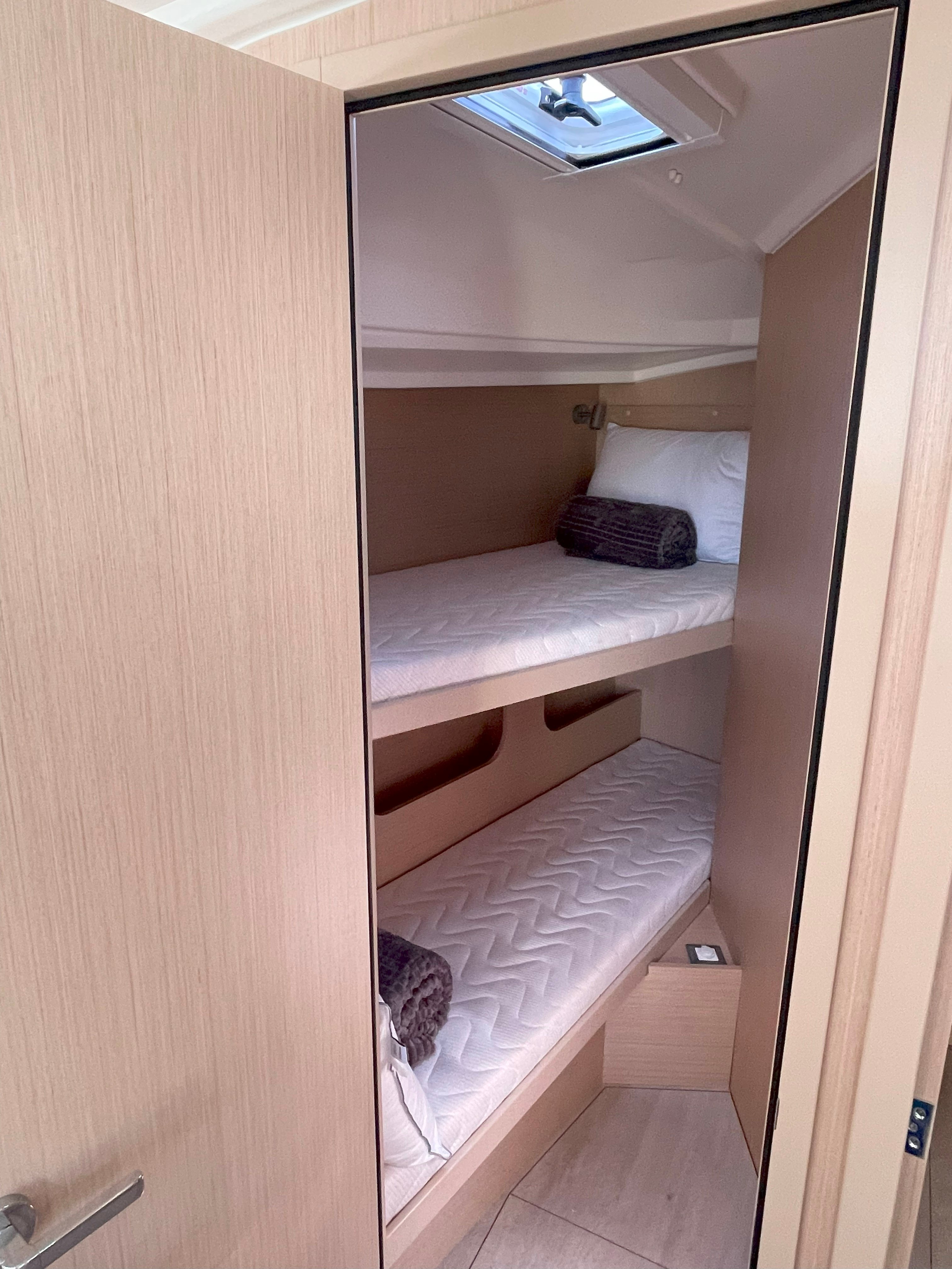 Neda - Yelkenli içinde Alimos