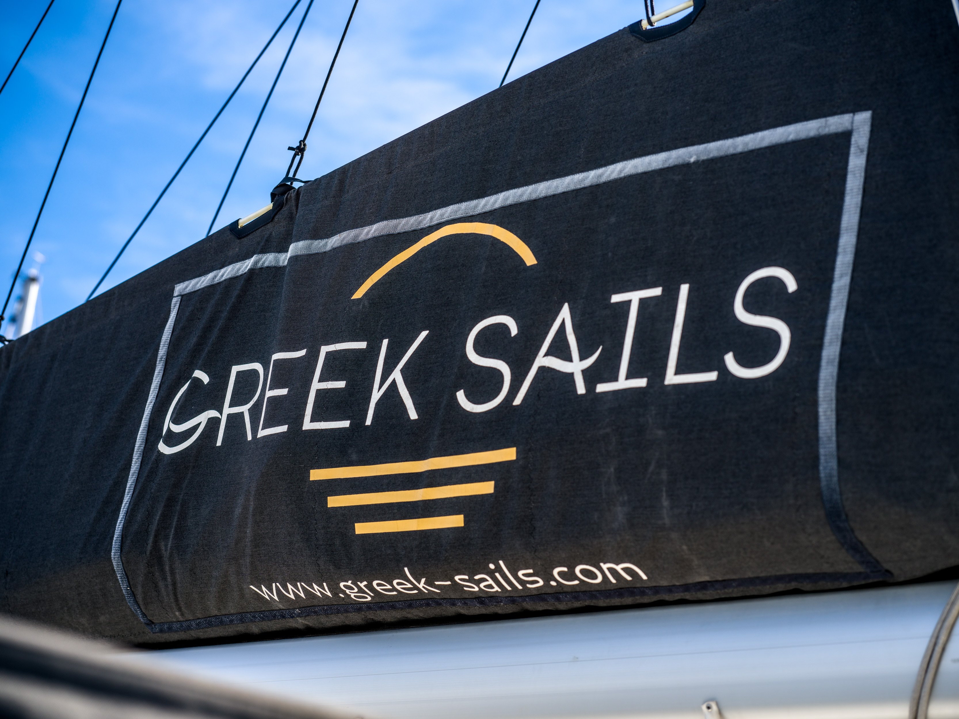 L'Avventura - Katamaran içinde Alimos