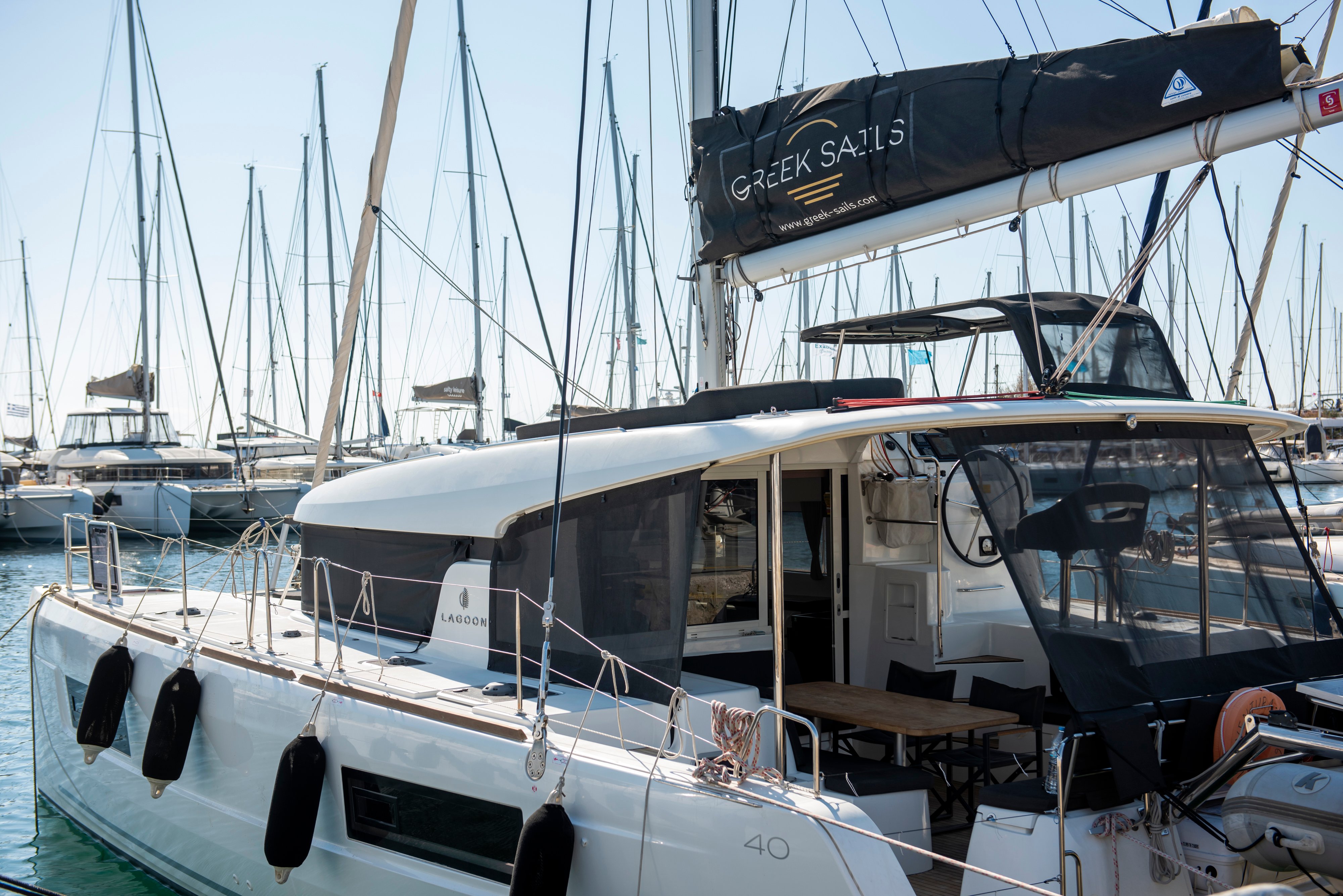 L'Avventura - Katamaran içinde Alimos