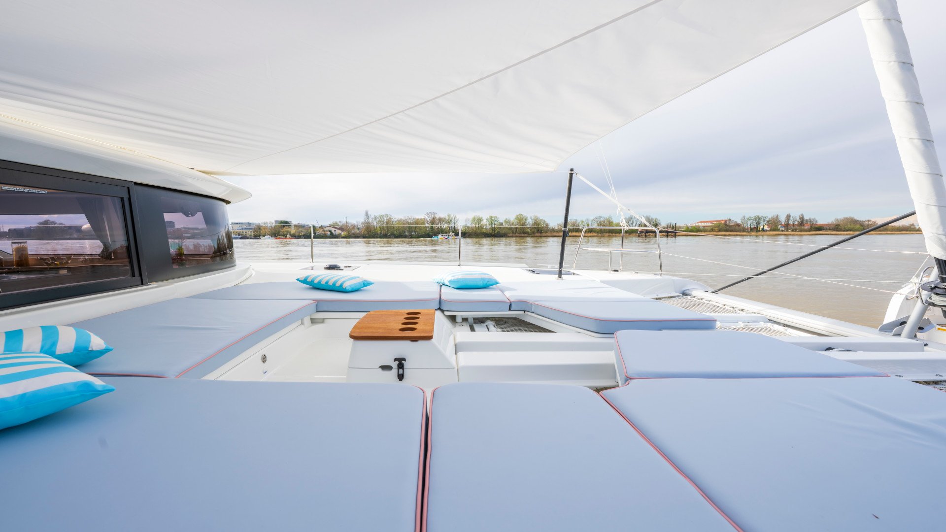 LODIRE - Catamaran in Alimos