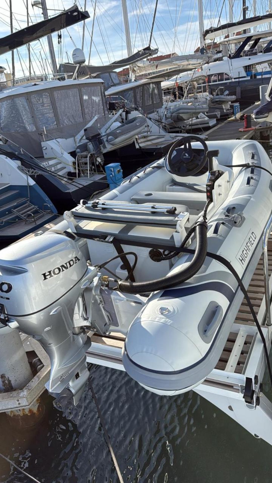 LODIRE - Catamaran in Alimos