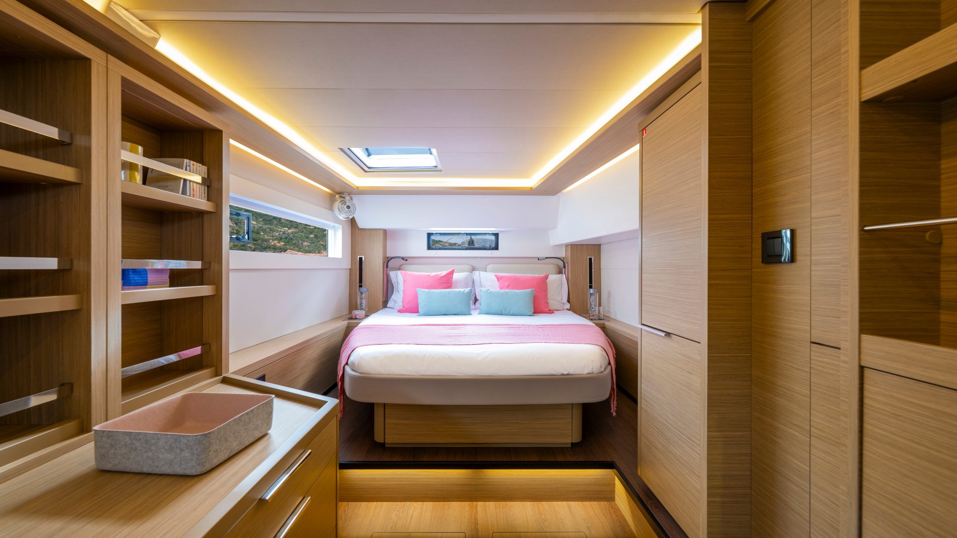 LODIRE - Catamaran in Alimos