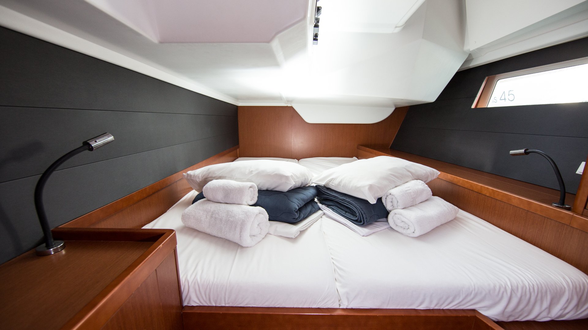 DAEDALUS - Sailboat in Lefkada