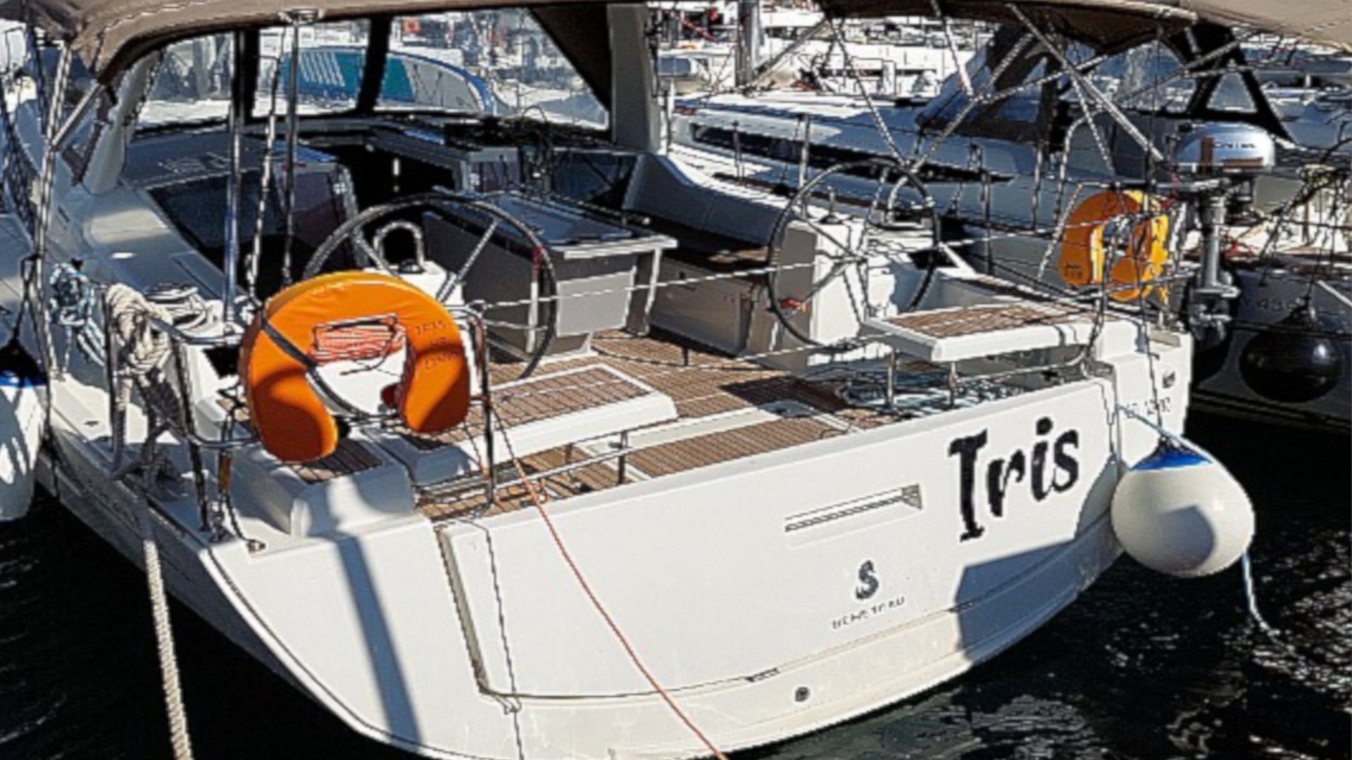 IRIS - Sailboat in Alimos