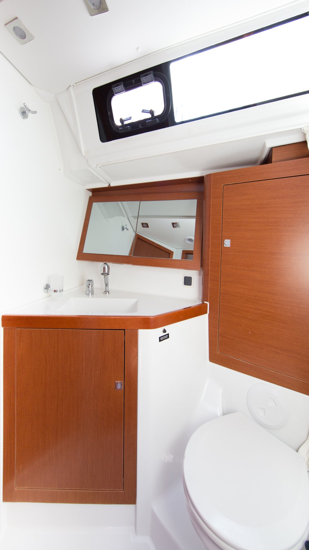 INVICTUS - Sailboat in Skiathos