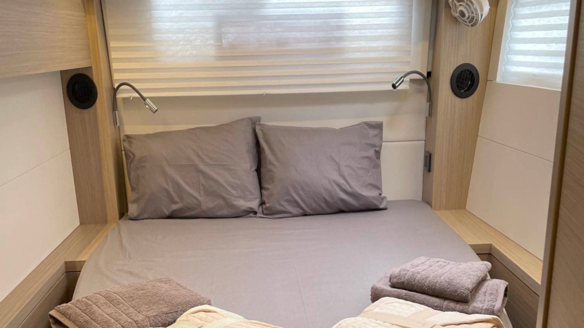 AEGEUS (A/C, Gen, W.Maker, Teak cockpit, underwater lights) - Catamaran in Pireas