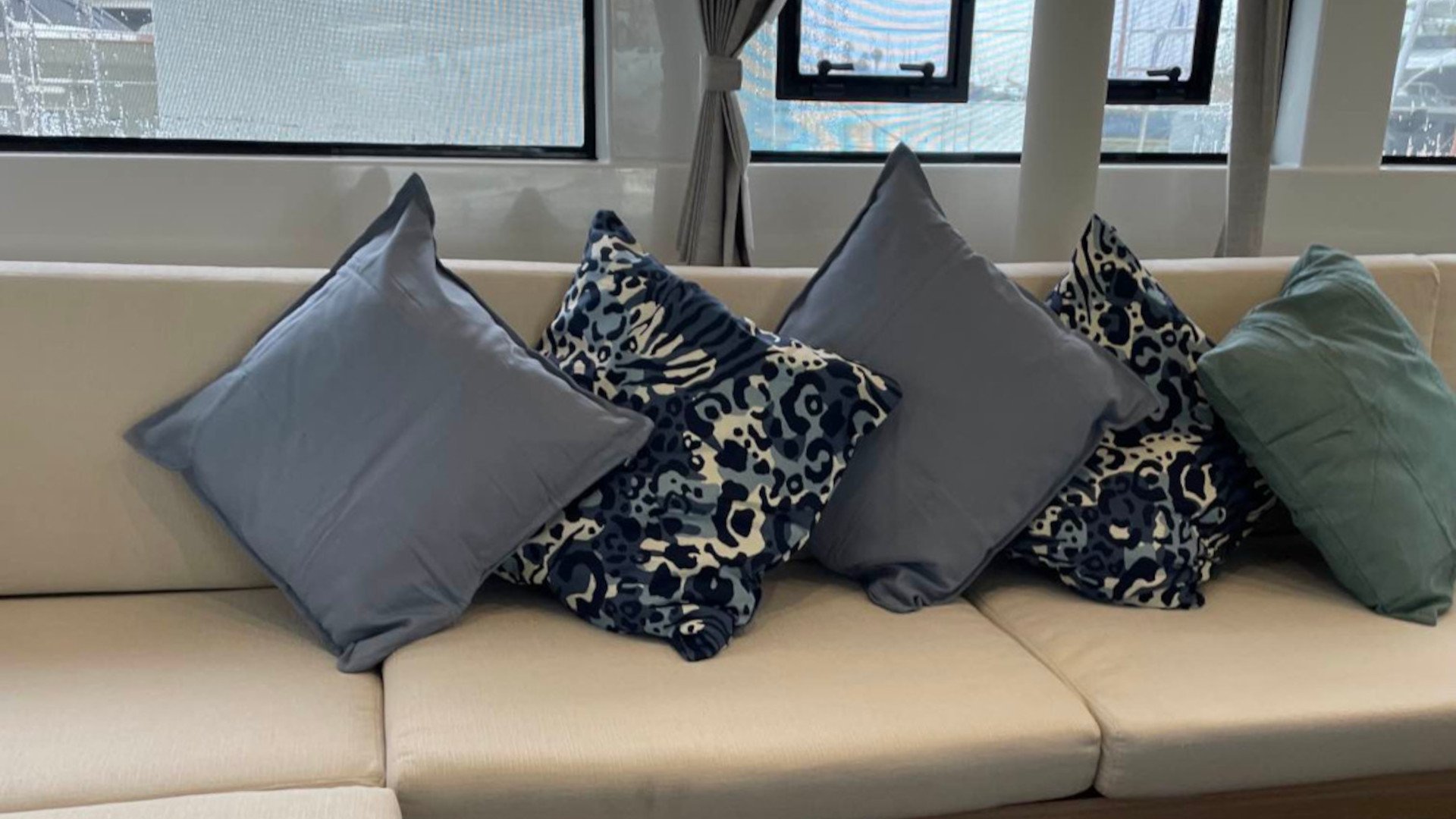 AEGEUS (A/C, Gen, W.Maker, Teak cockpit, underwater lights) - Catamaran in Pireas