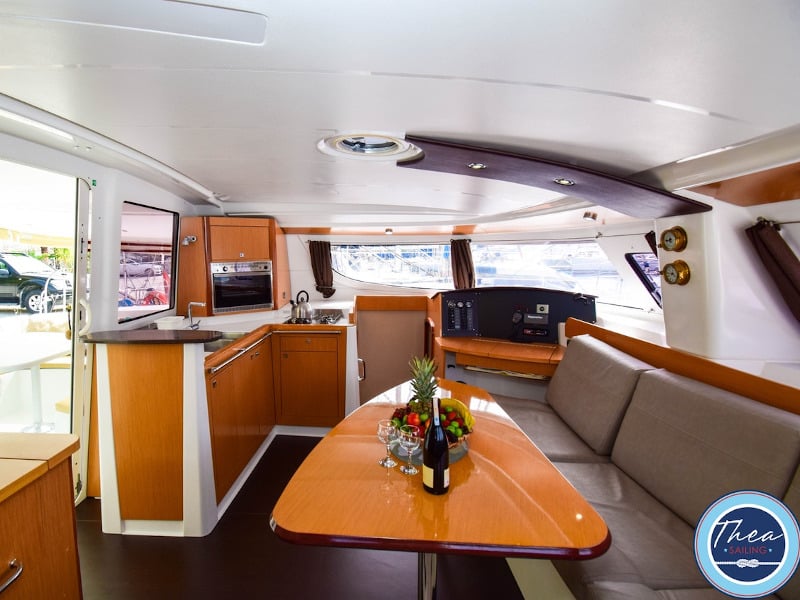 TWIN SWANS - Catamaran in Adaköy