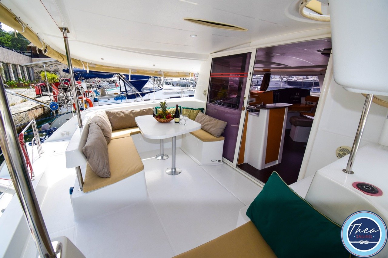 TWIN SWANS - Catamaran in Adaköy