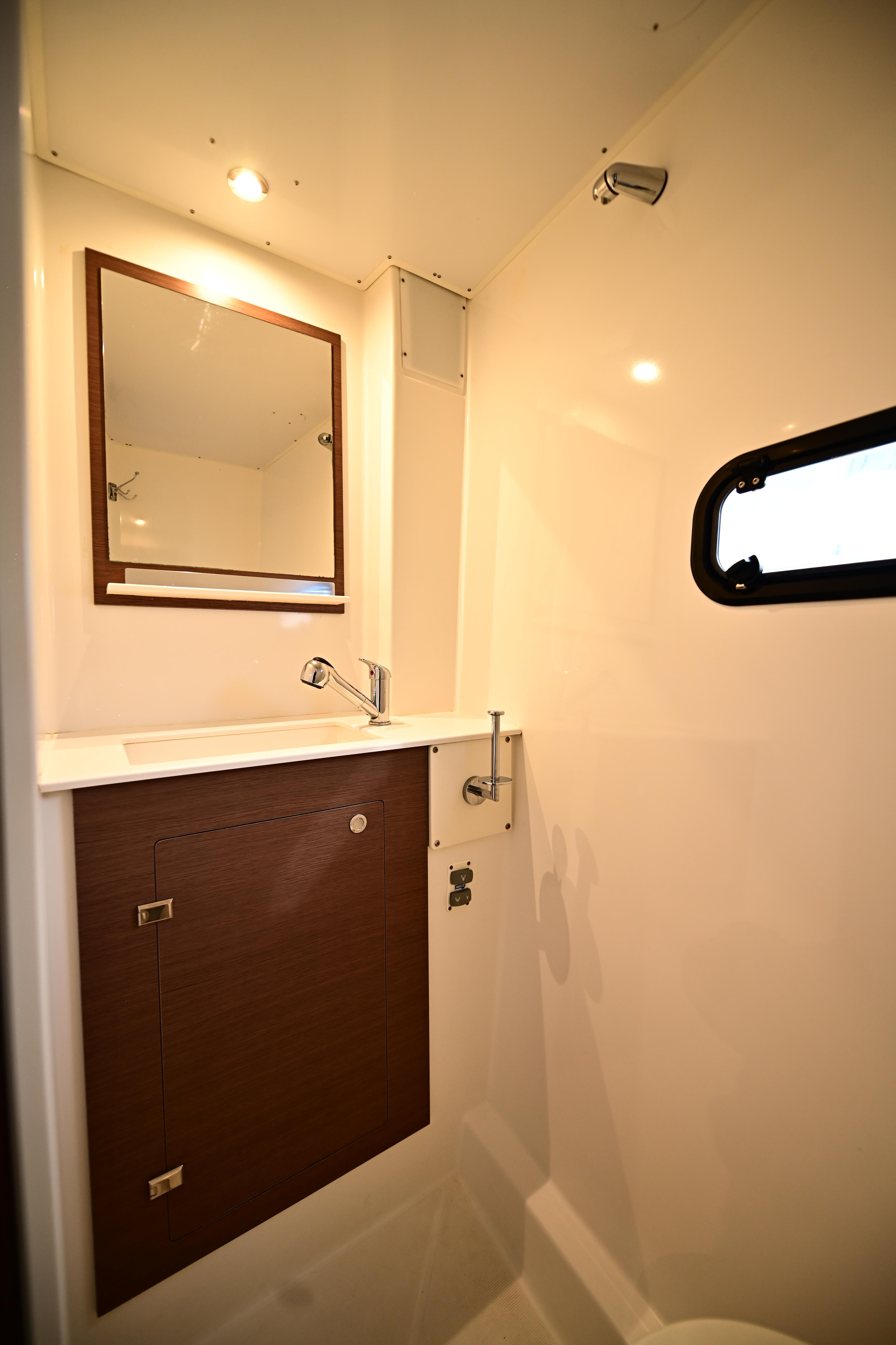 Perrito Caliente - Katamaran içinde Tonnarella