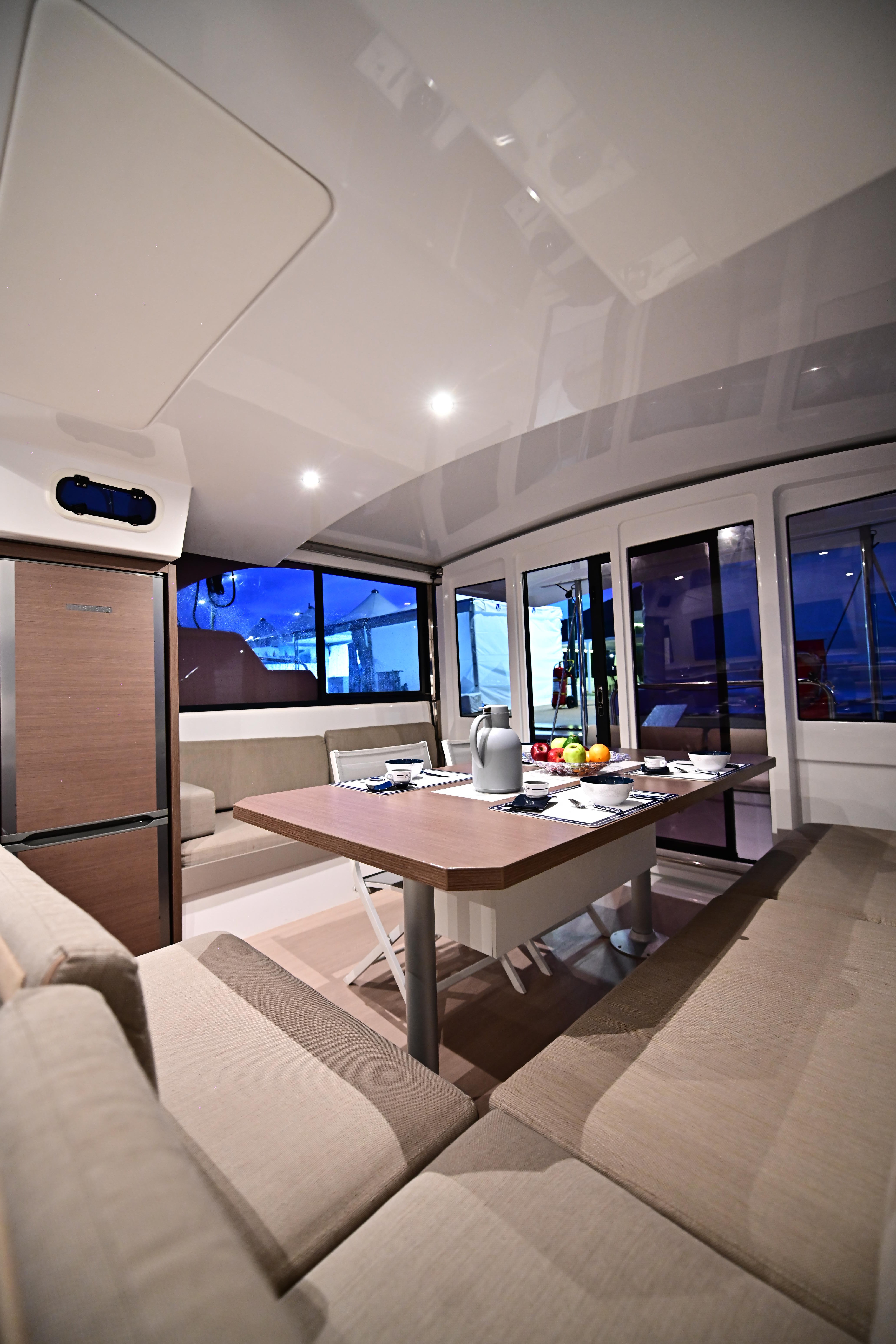 Perrito Caliente - Katamaran içinde Tonnarella