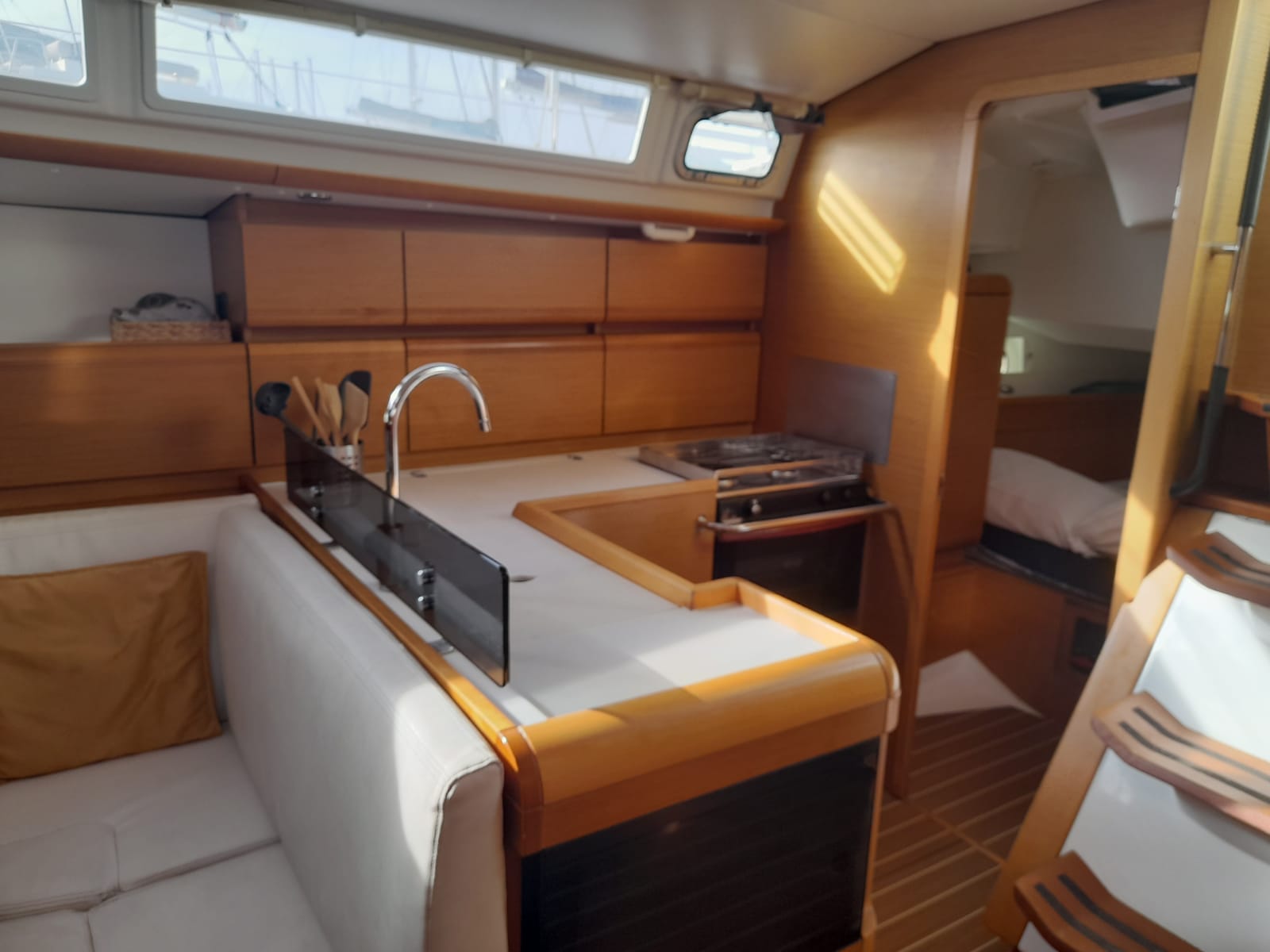 Mira - Sailboat in Salerno