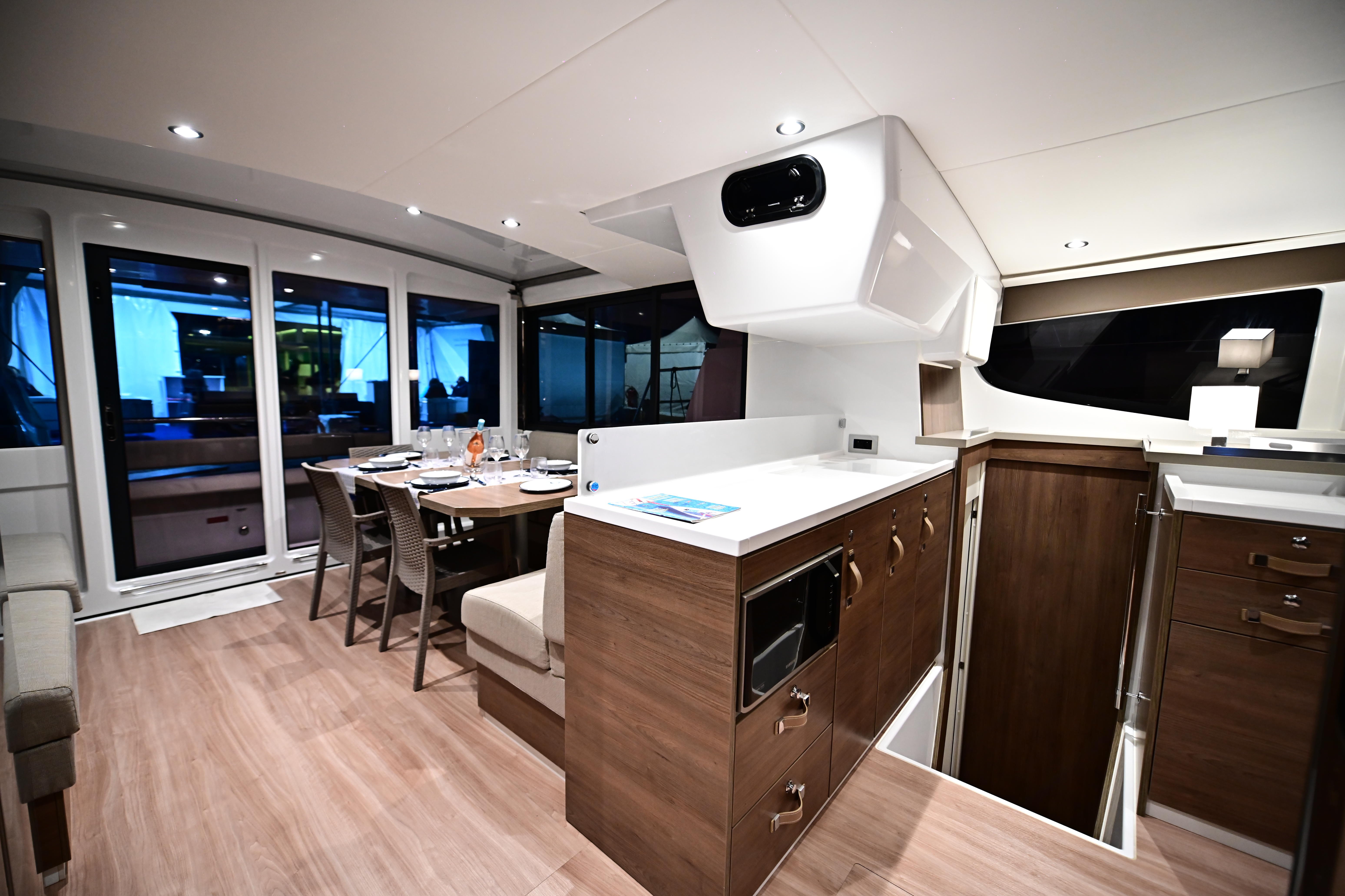 Grease - Katamaran içinde Salerno