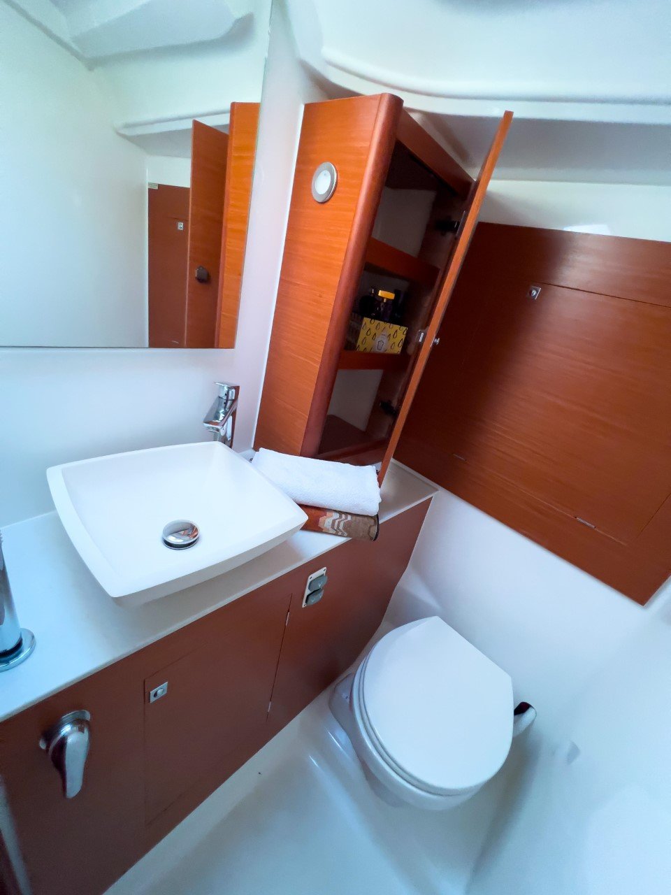 Cuir Noir - Sailboat in Bocca di Magra