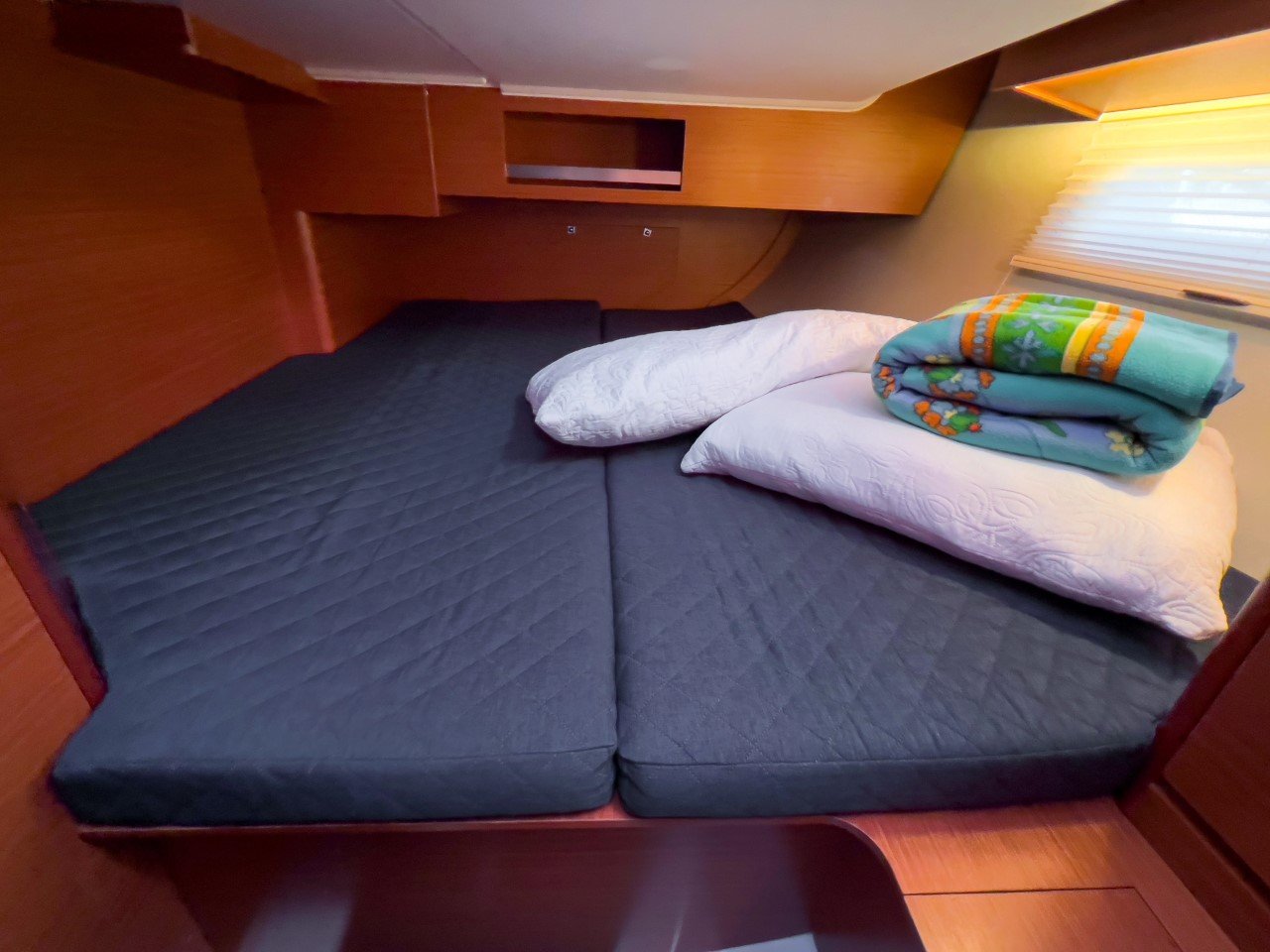 Cuir Noir - Sailboat in Bocca di Magra