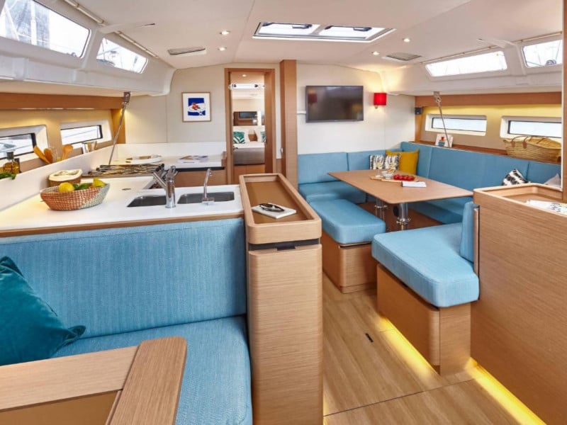 Helia (A/C, Gen. 10kVA, Electric Winch NEW 2022) - Sailboat in Volos