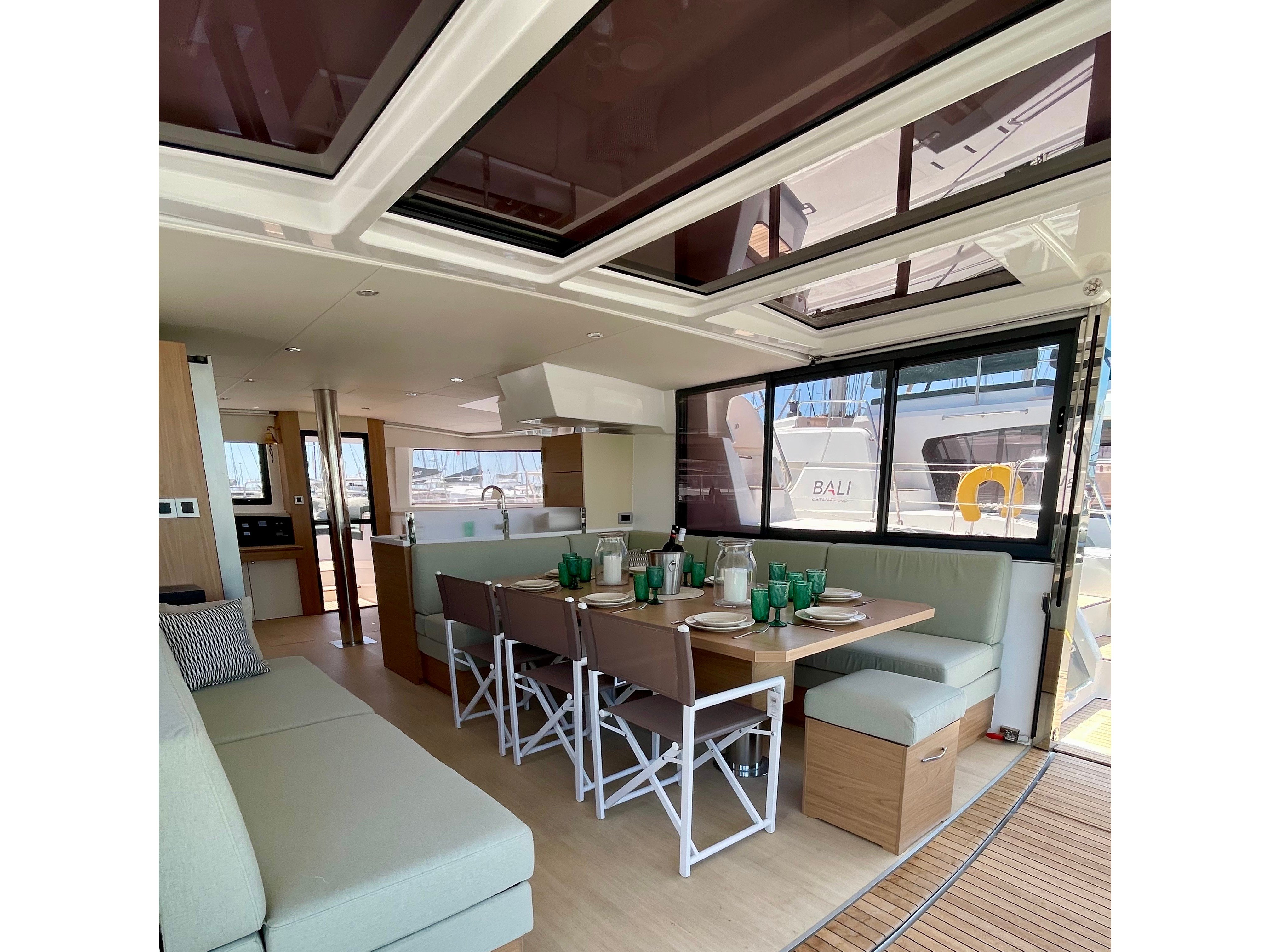 Romar IV - Catamaran in Alimos