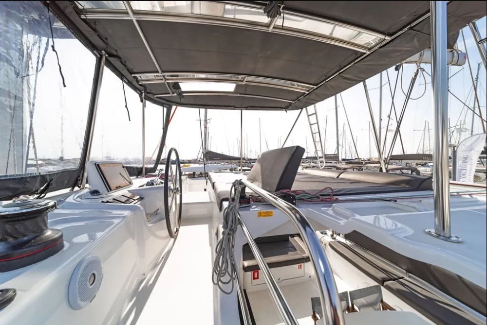 AF-LAG46 - Catamaran in Alimos