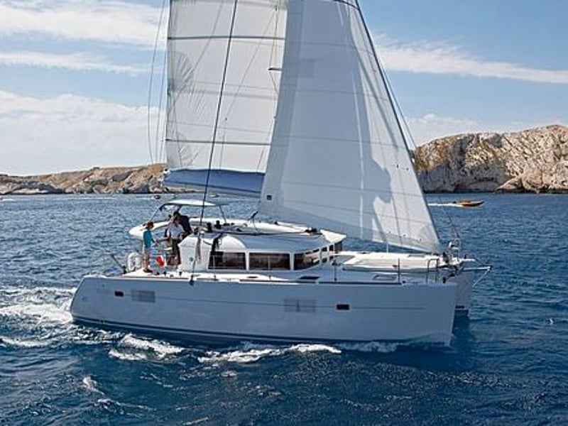 AF-LAG400 - Catamaran in Alimos