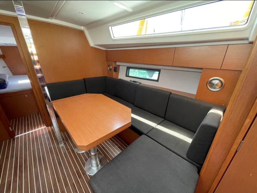 AF-C42 - Sailboat in Alimos