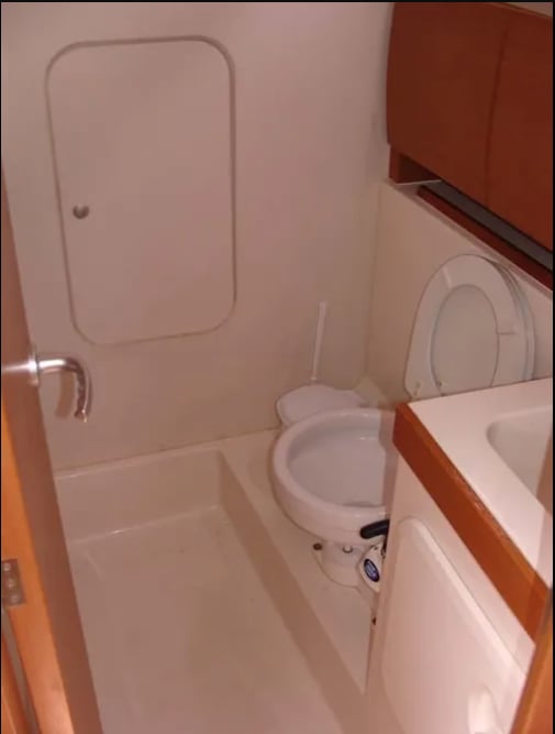 AF-H325 - Yelkenli içinde Alimos